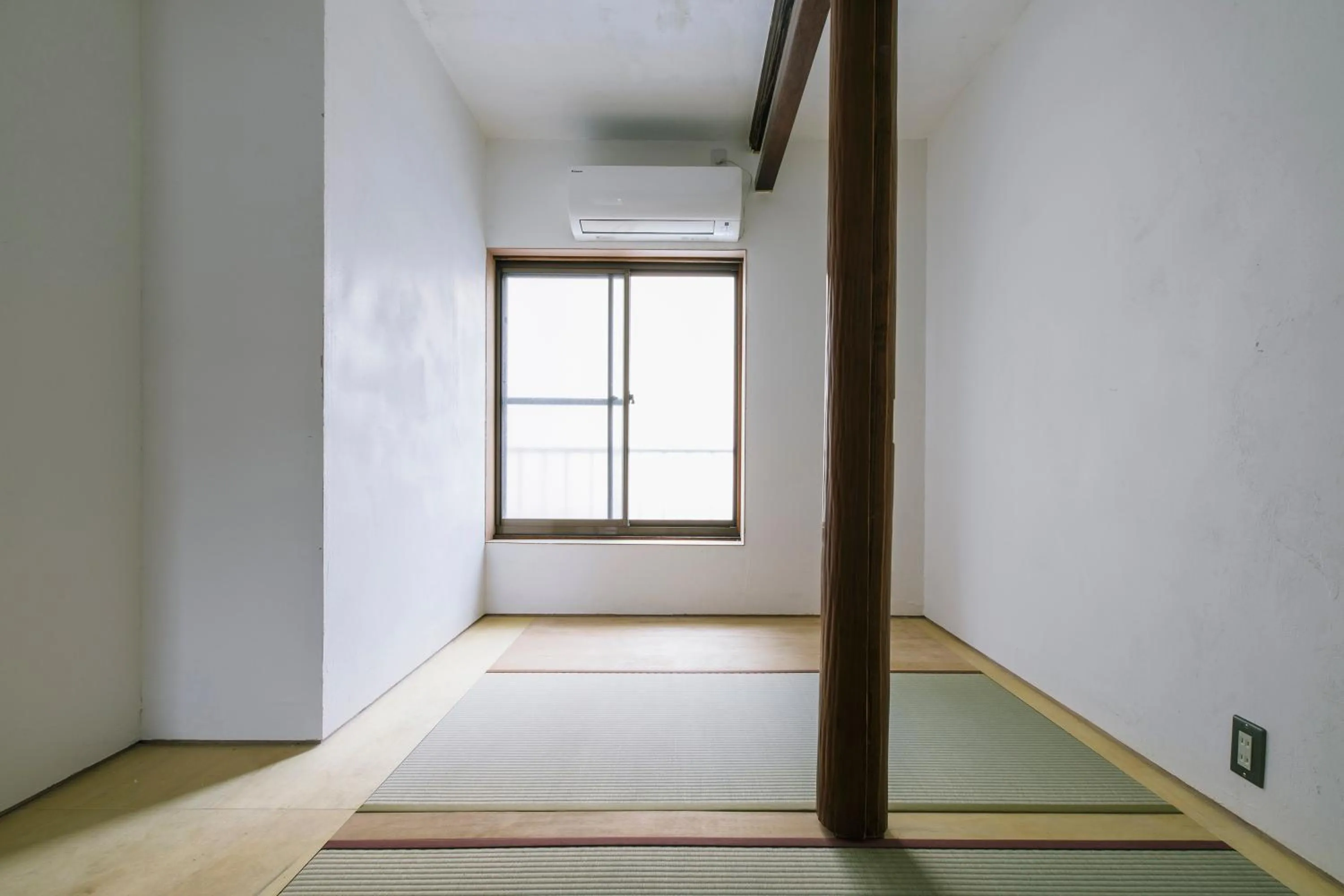 Photo of the whole room in Atelier & Hostel Nagaisa-Ura