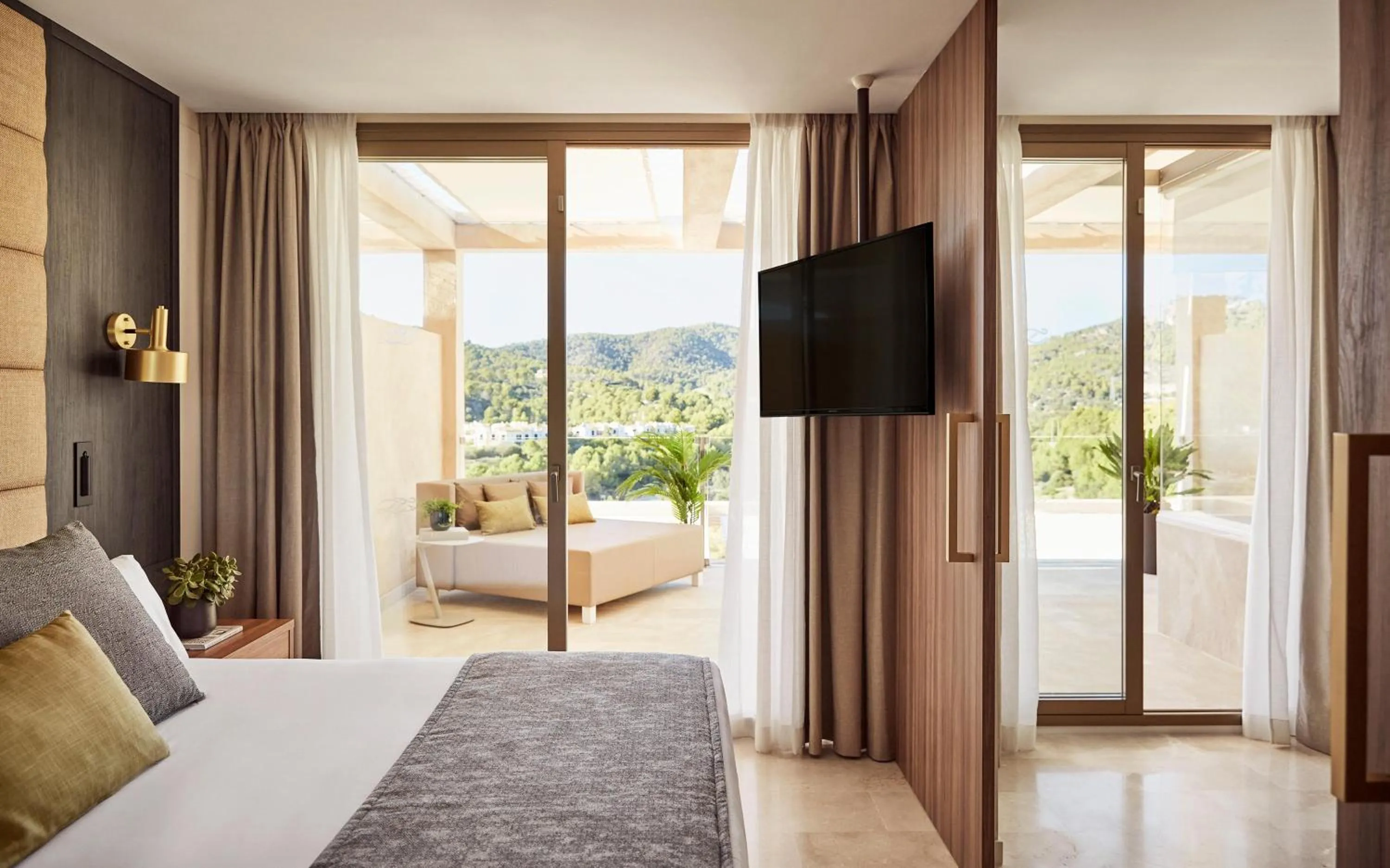 Photo of the whole room, Bed in Zafiro Palace Andratx