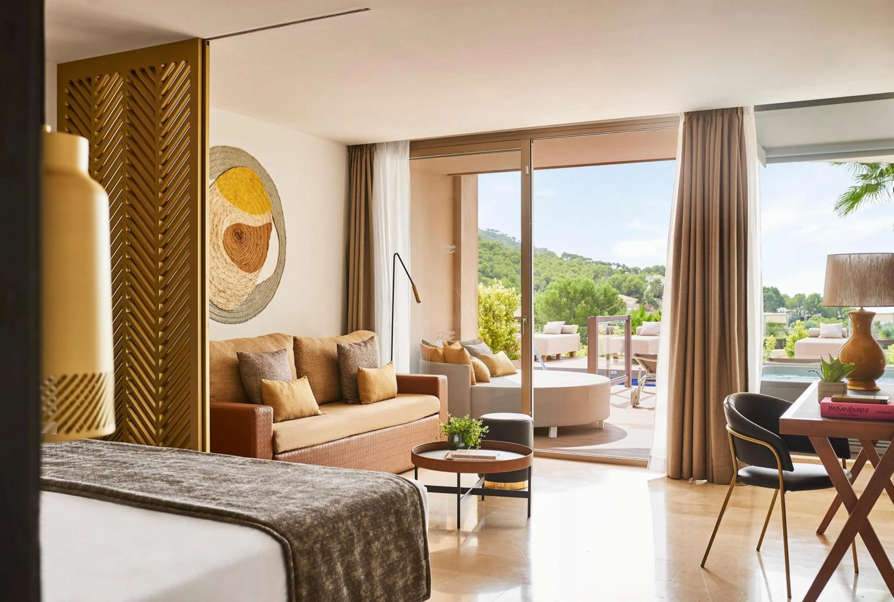 Photo of the whole room, Bed in Zafiro Palace Andratx