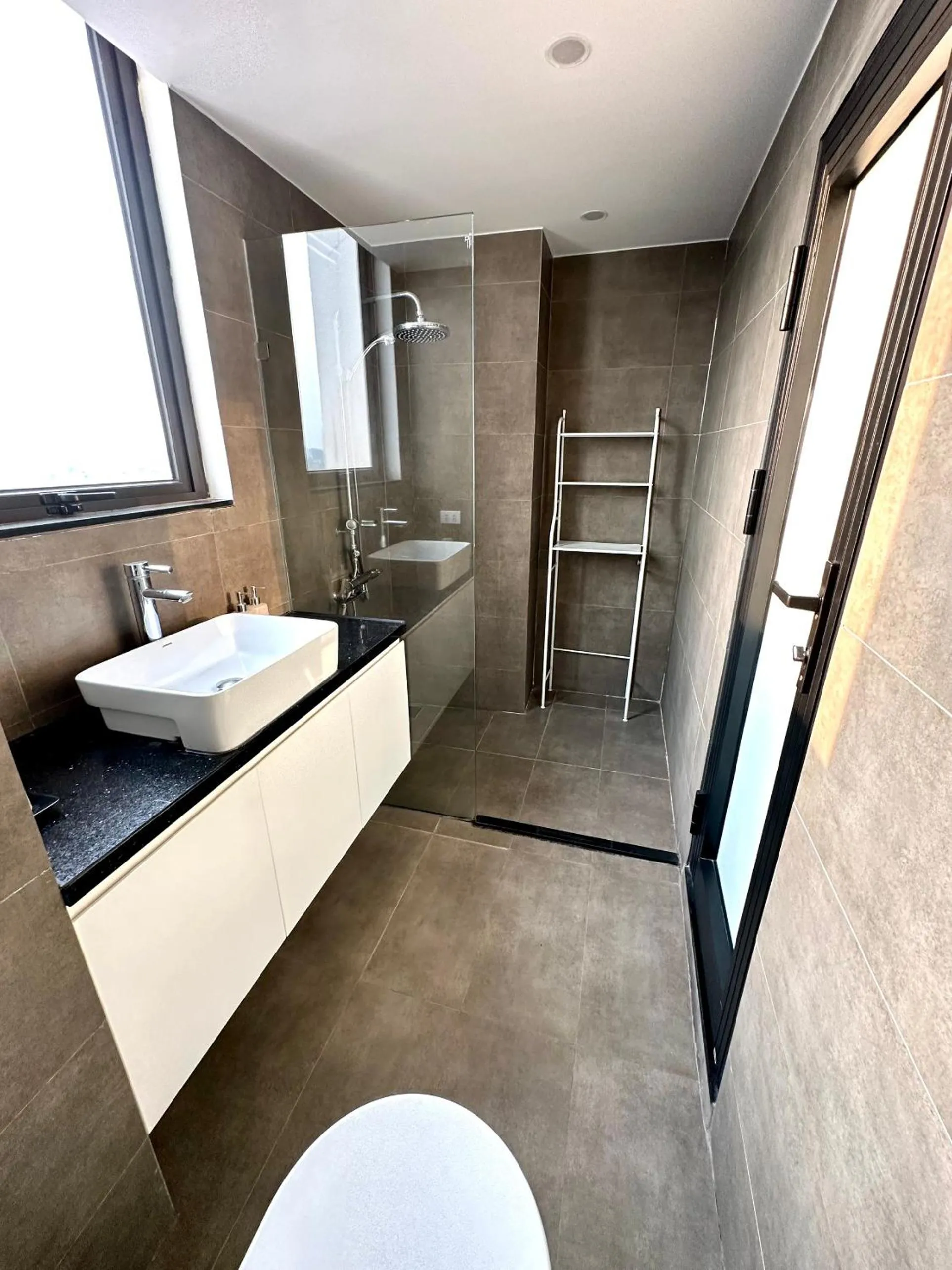 Toilet, Bed in HNC Premier Hotel & Residences