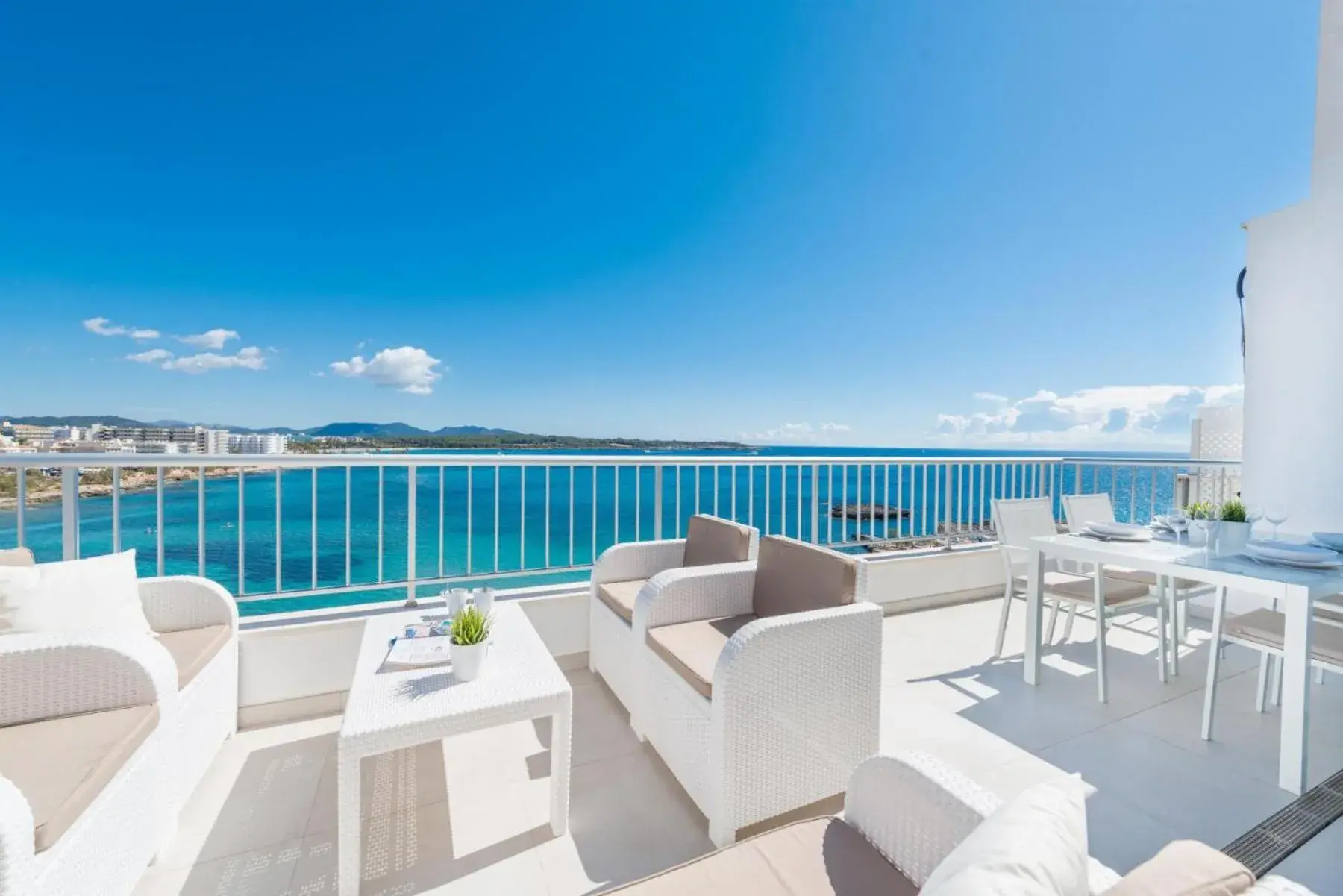 Two-Bedroom Apartment in Luisamar Sea View Two-Bedroom Apartment in Luisamar Sea View