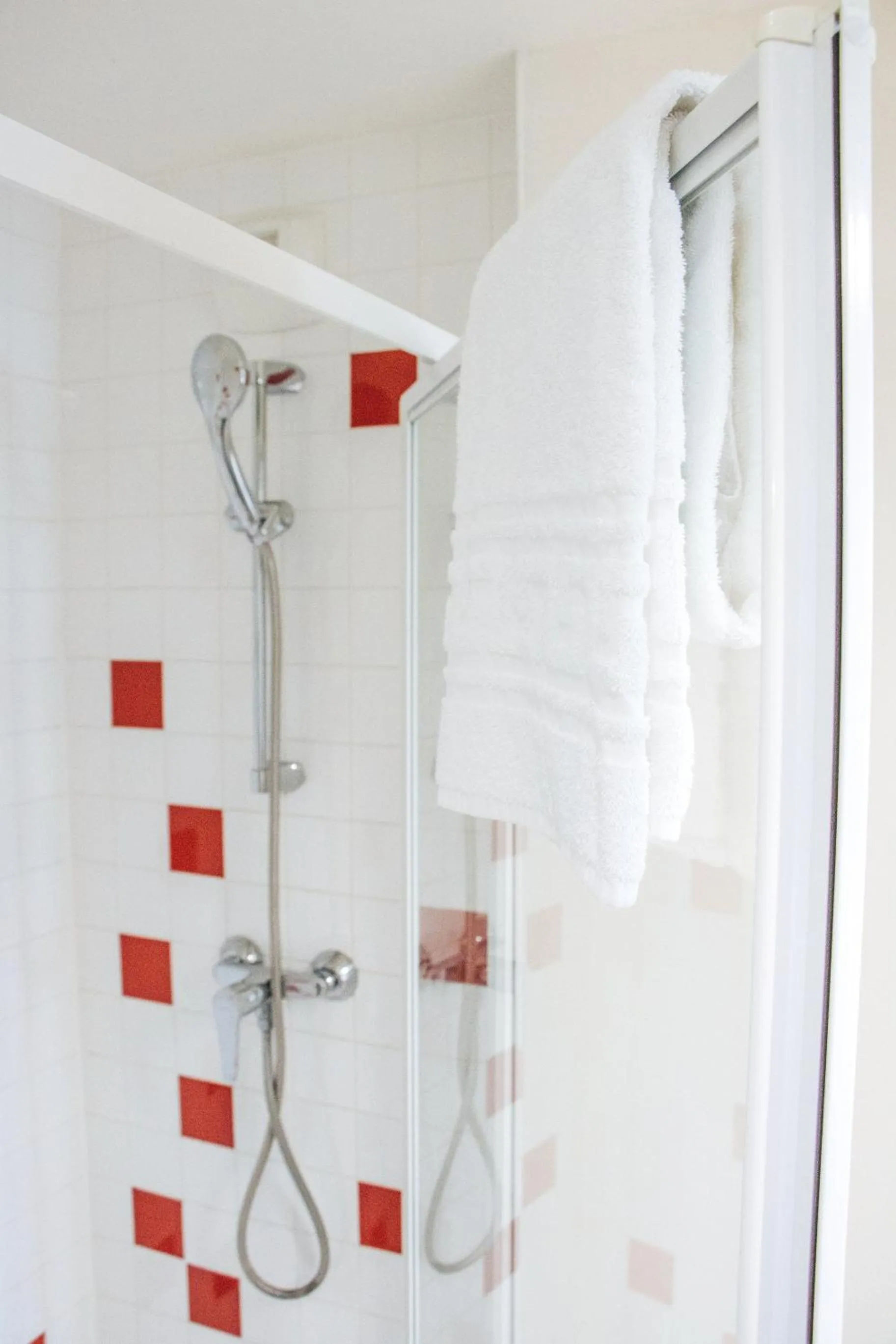 Bathroom in Twenty Business Flats Villejuif Croizat