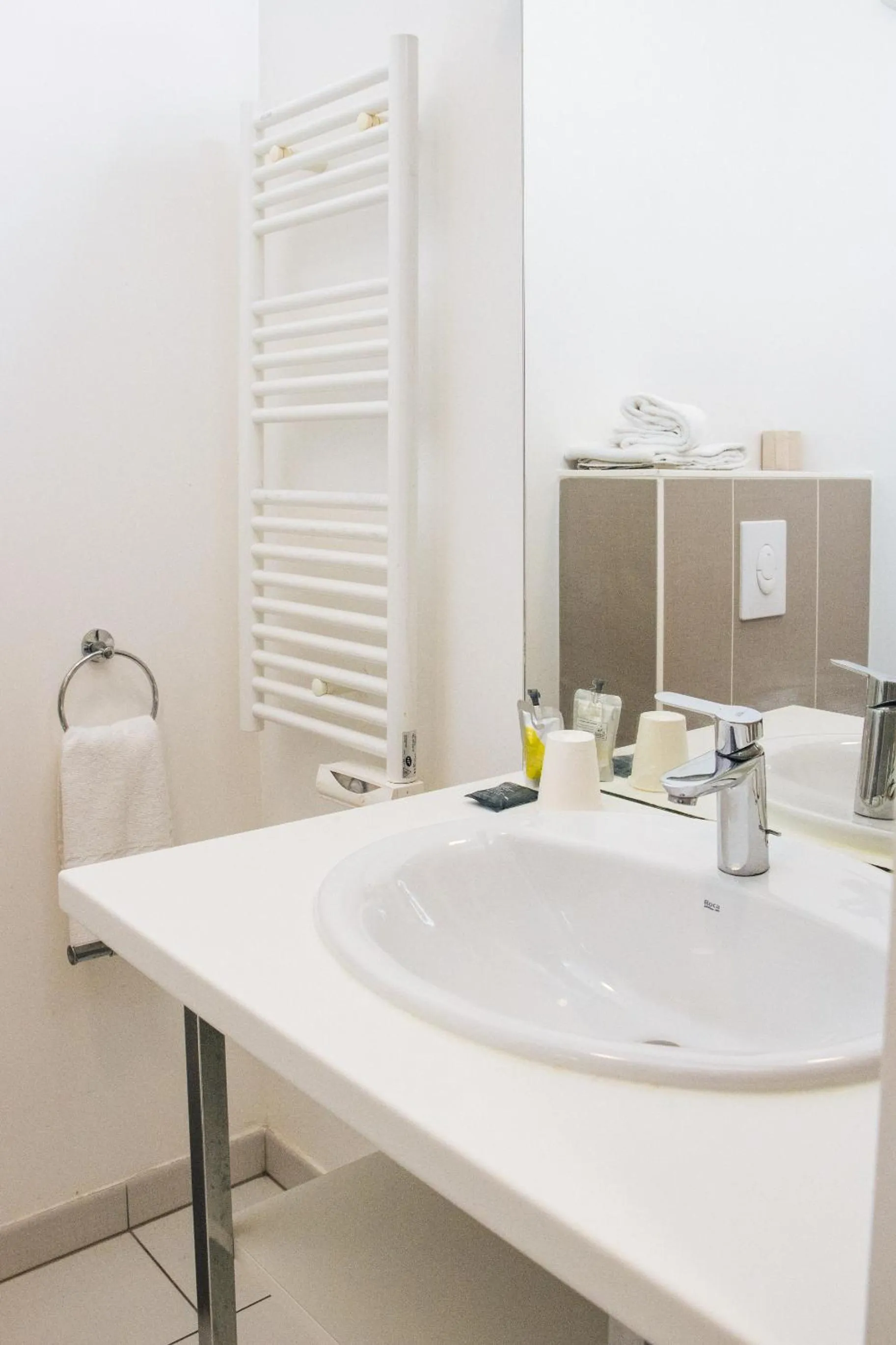Bathroom in Twenty Business Flats Maisons Alfort Les Juilliottes