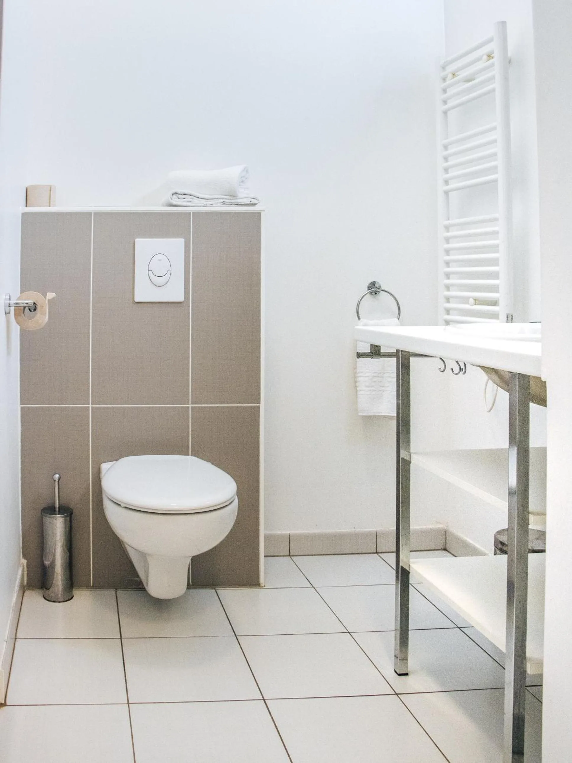 Bathroom in Twenty Business Flats Maisons Alfort Les Juilliottes