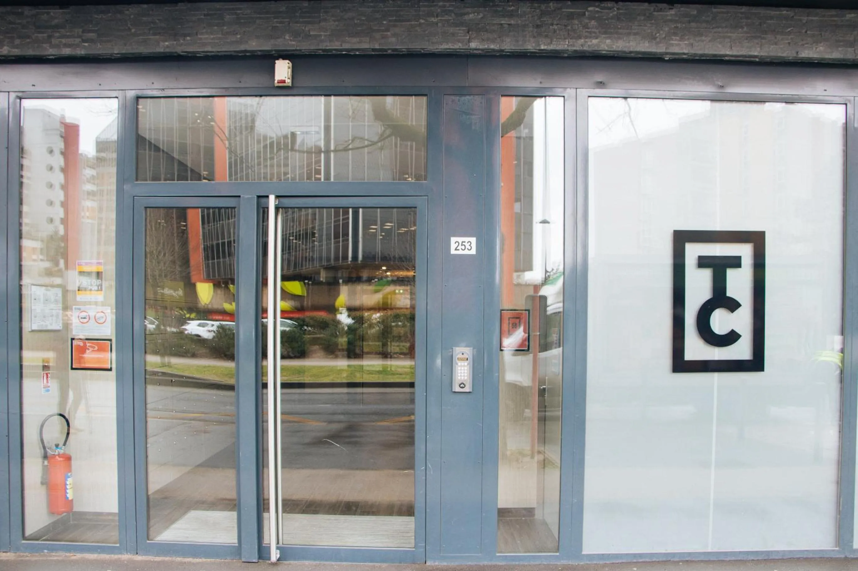 Property building in Twenty Business Flats Maisons Alfort Les Juilliottes