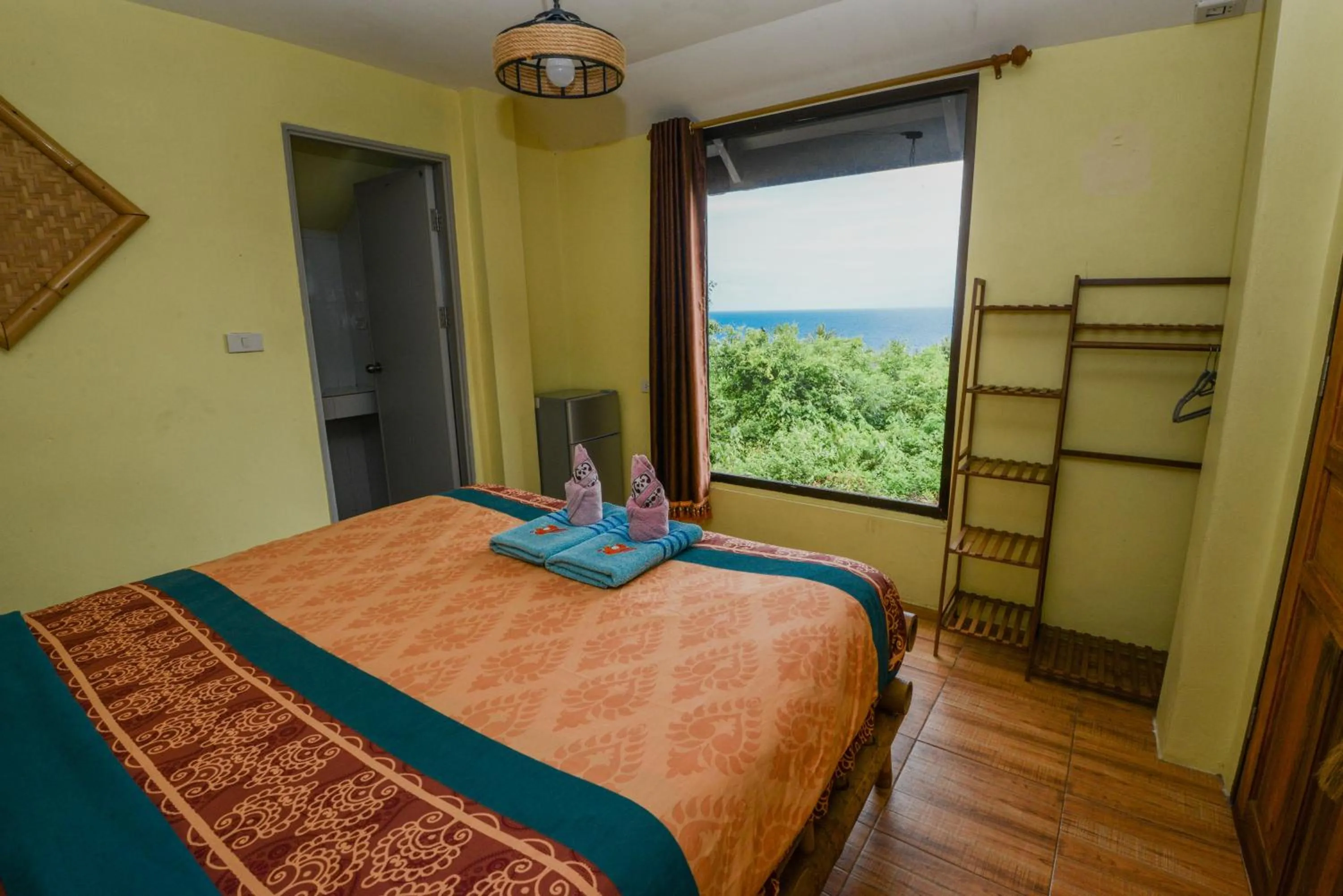 Bed in Sairee View Resort