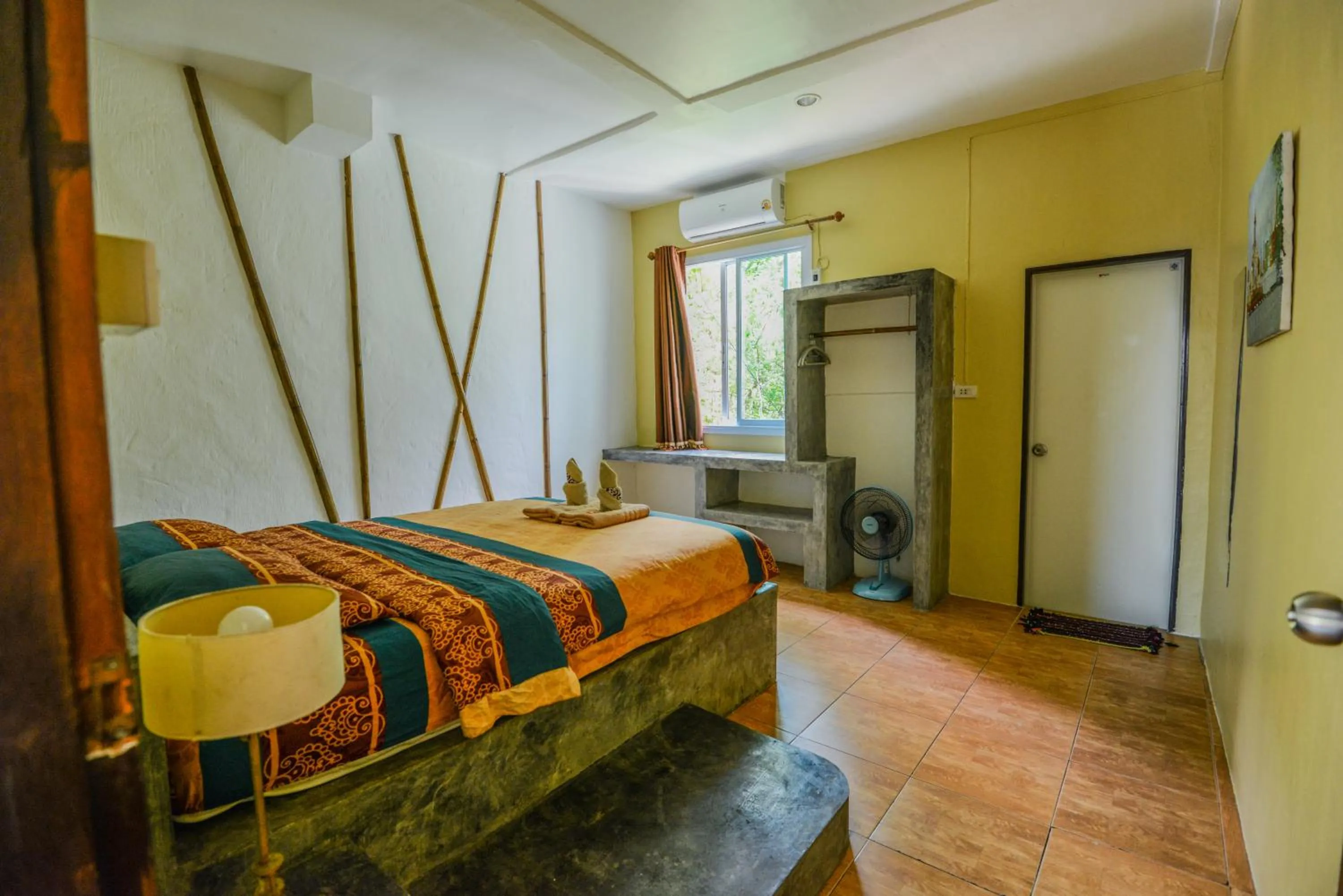 Bed in Sairee View Resort