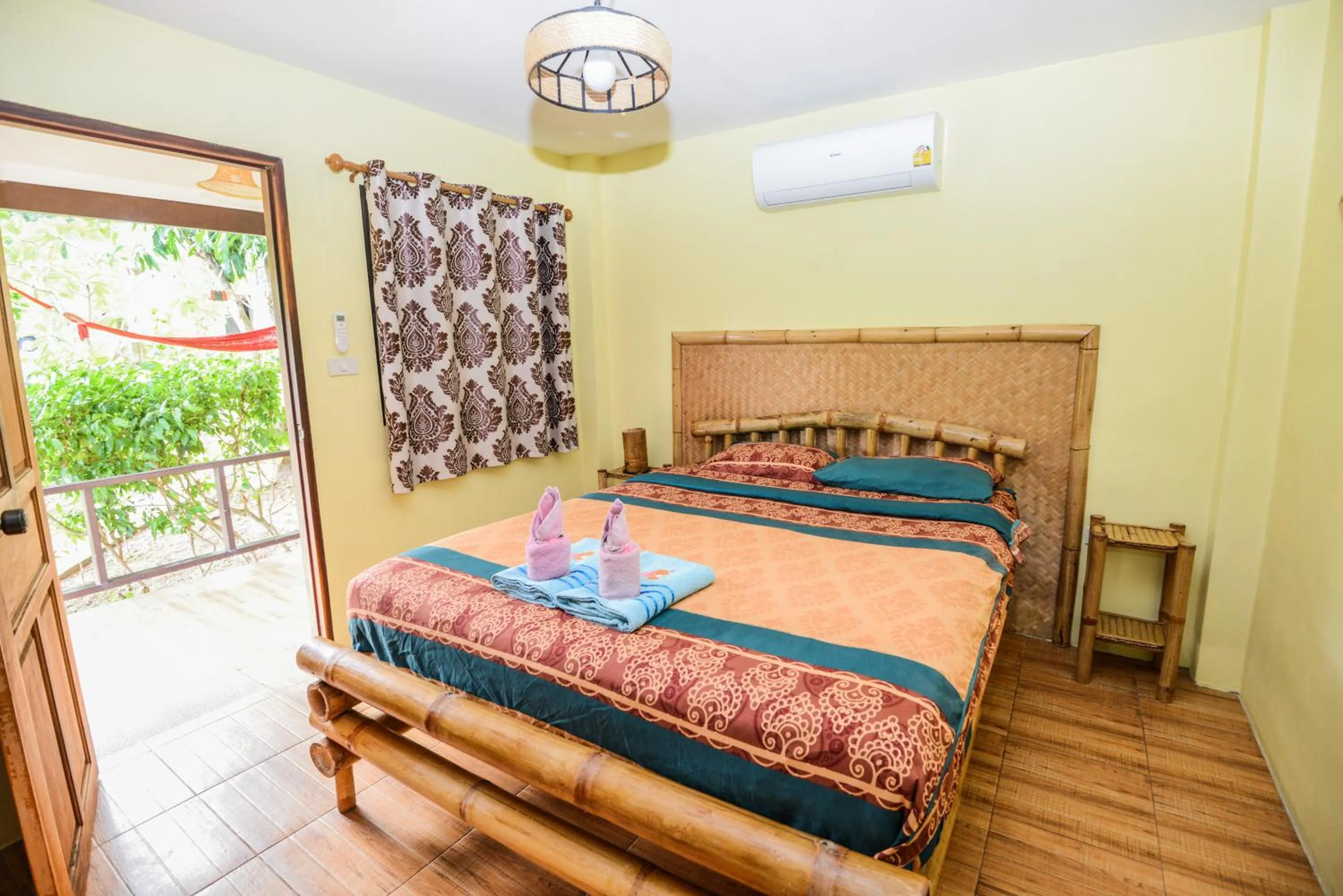 Bed in Sairee View Resort