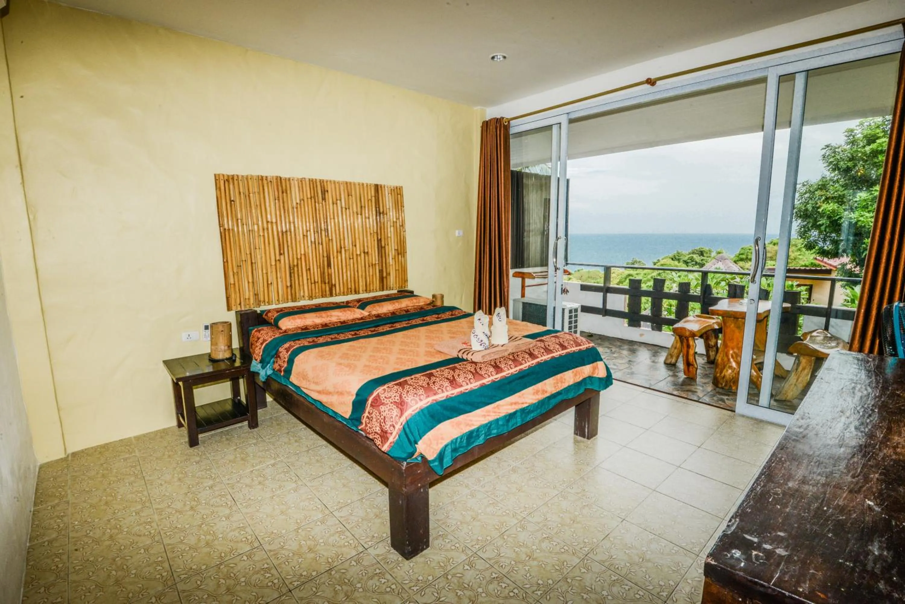 Bed in Sairee View Resort