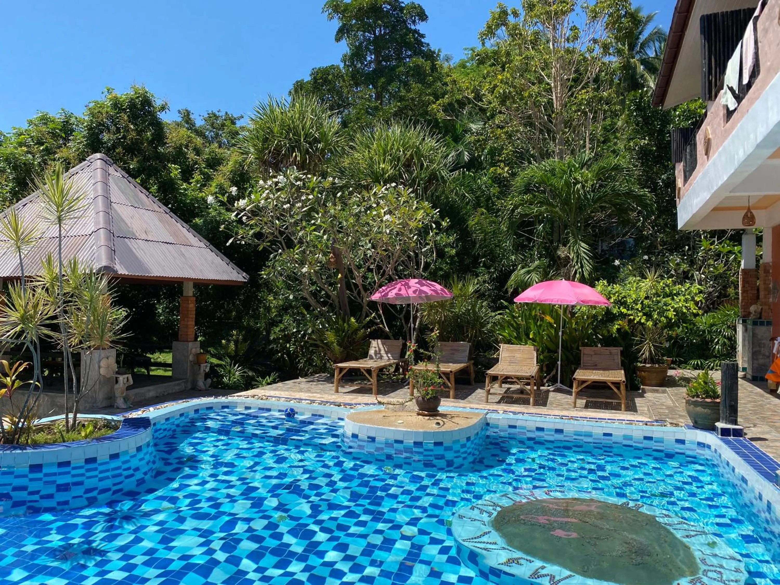 Swimming pool in Sairee View Resort