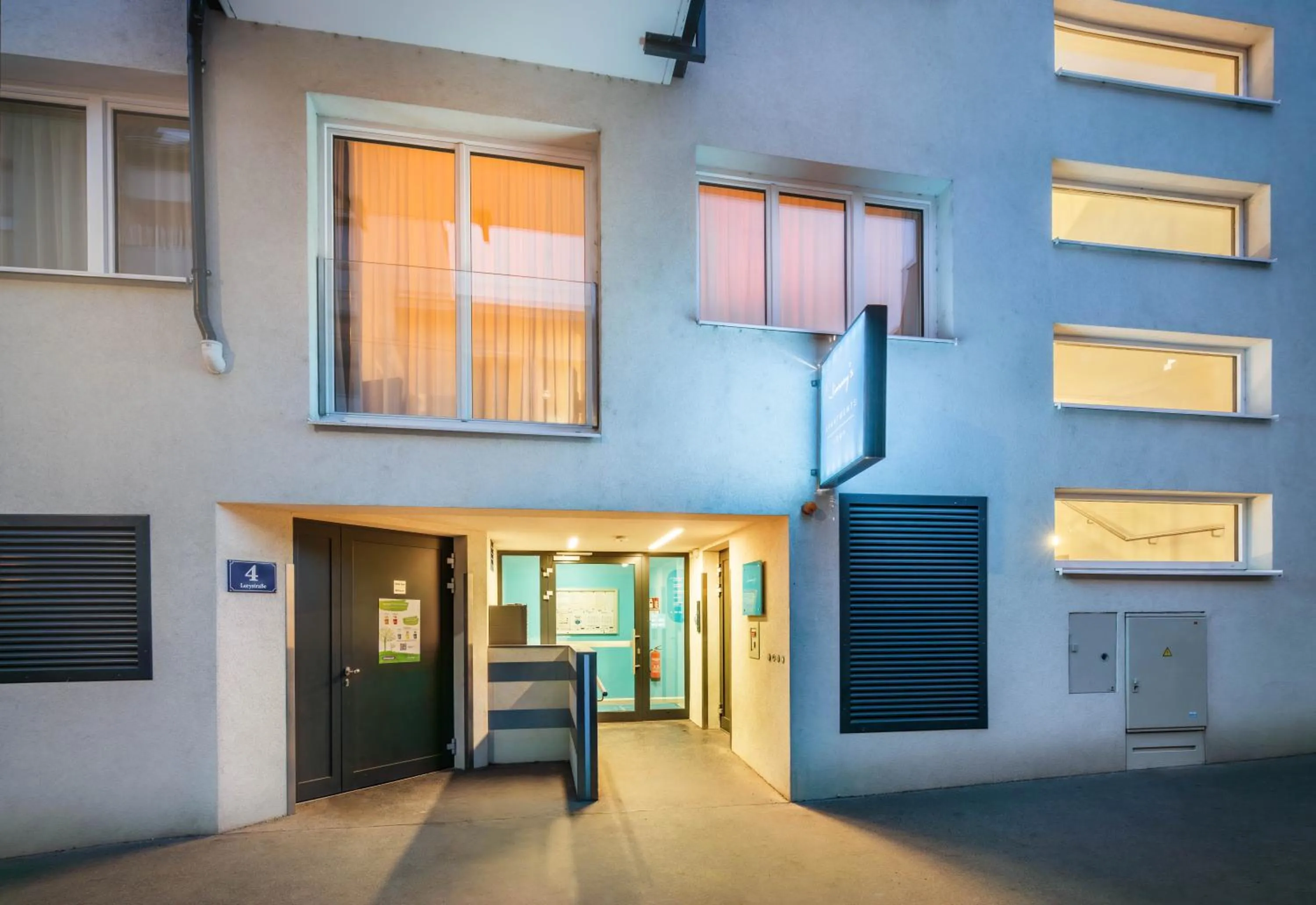 Property building in Jimmy's Apartments Lory