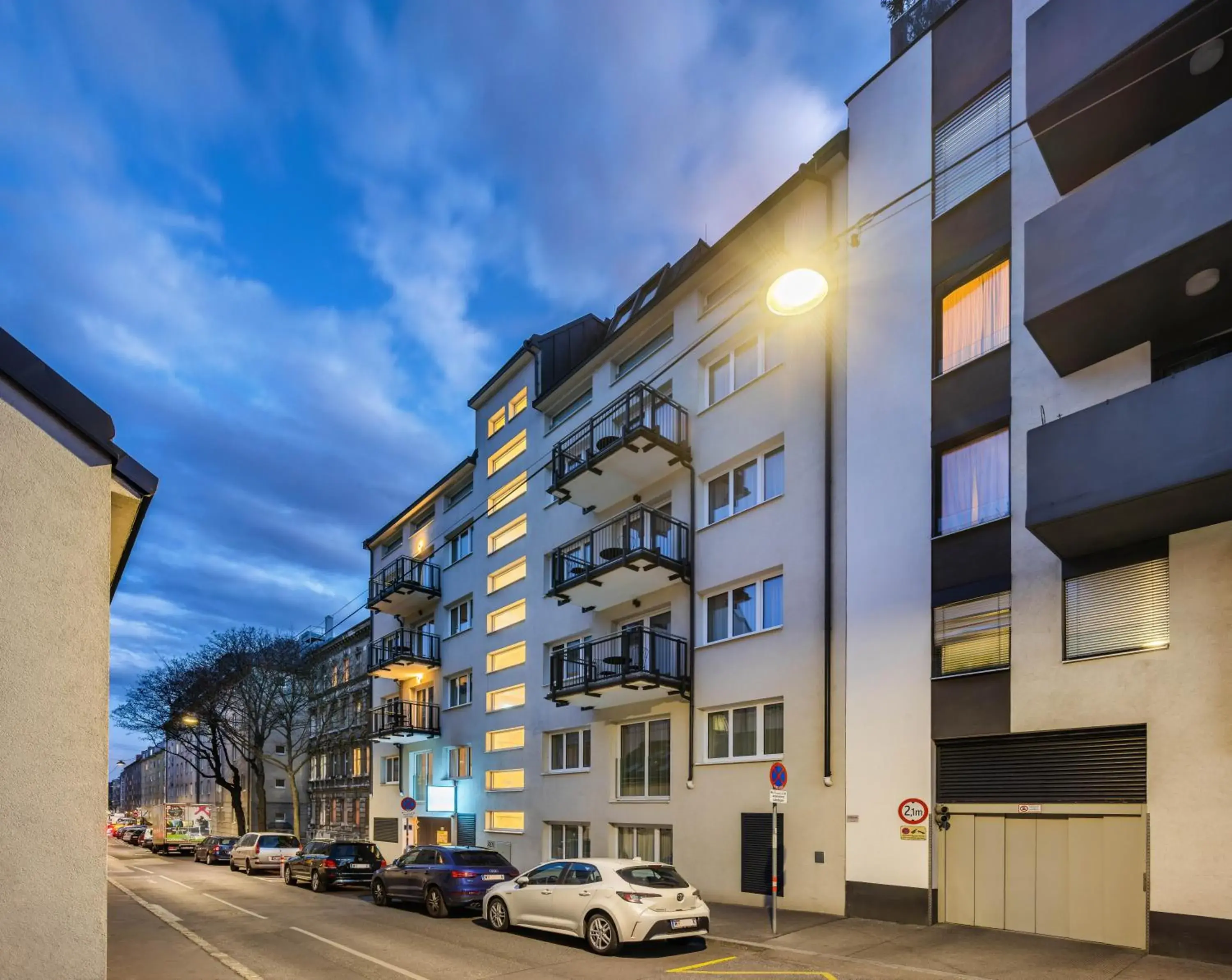 Property building in Jimmy's Apartments Lory Property building in Jimmy's Apartments Lory