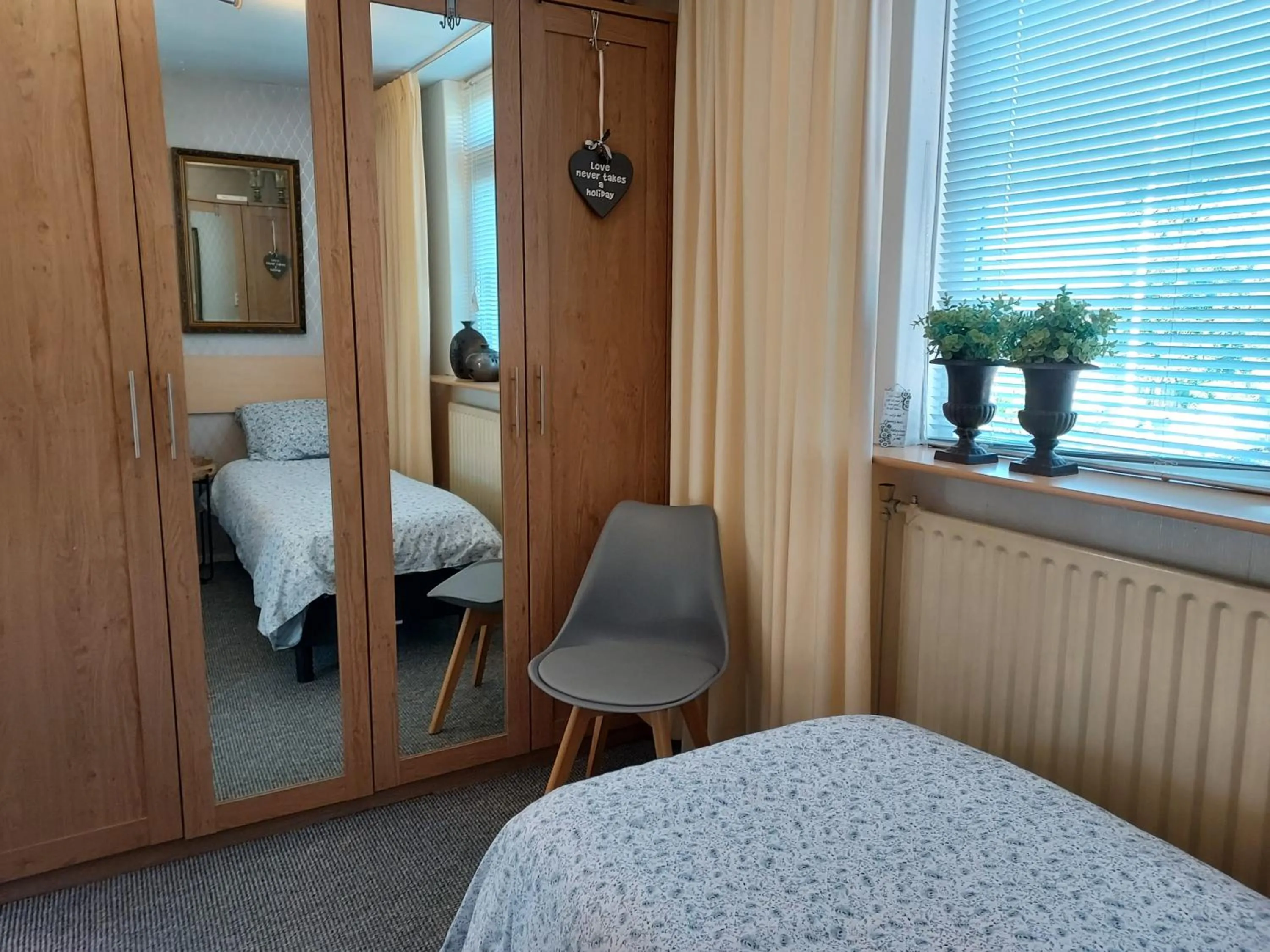 Bed in Familie Postma B&B Anjum