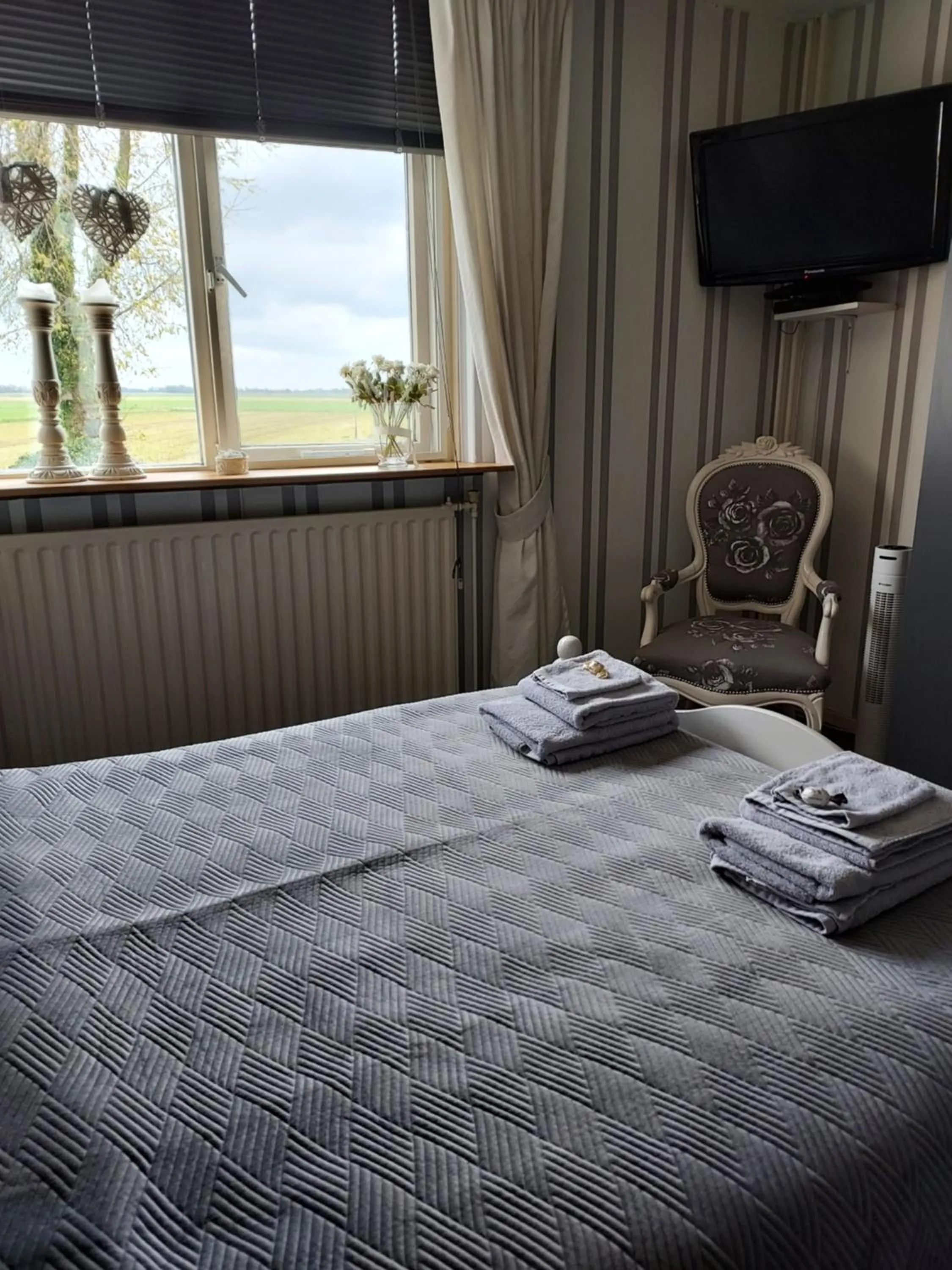 Bed in Familie Postma B&B Anjum