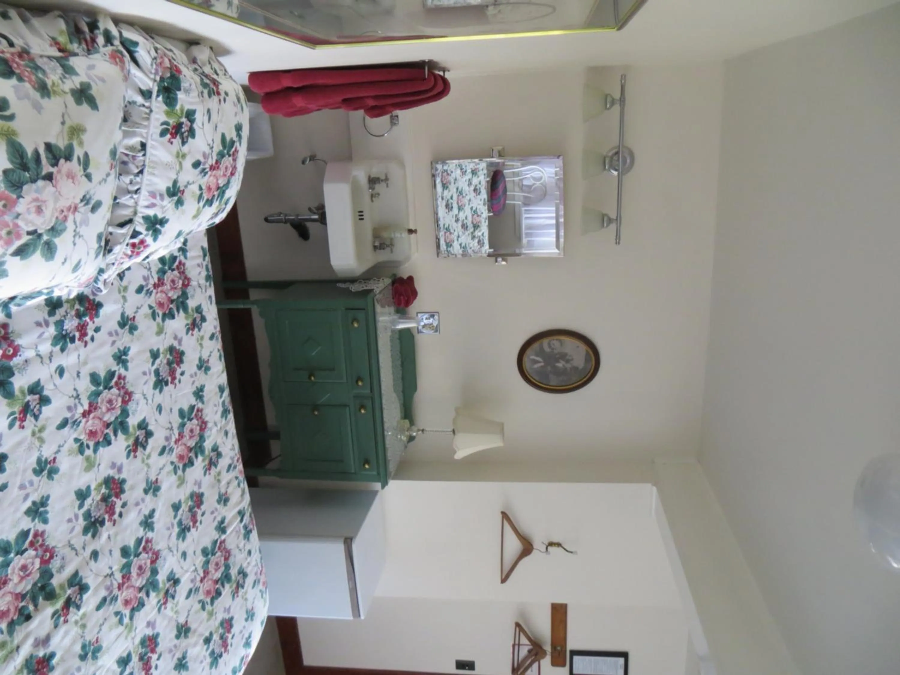 Photo of the whole room in Northland Lodge