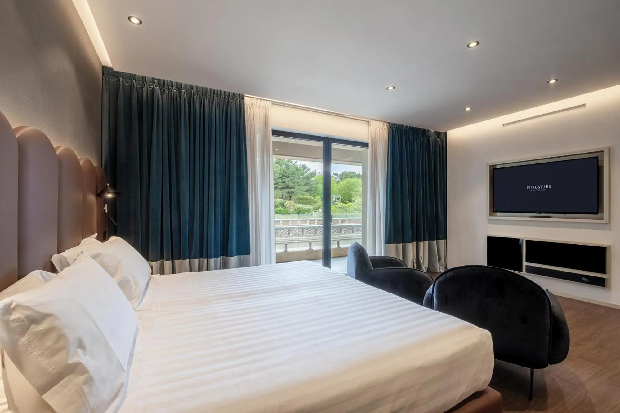 Bed in Eurostars Matera La Suite