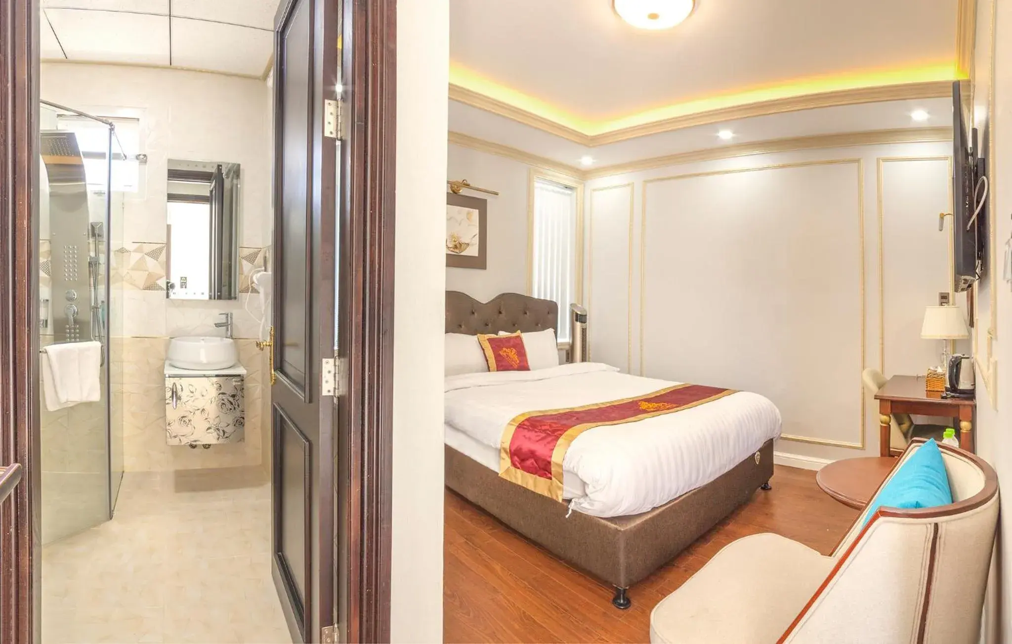 Bedroom, Bed in Queen T&T Dalat Hotel Bedroom, Bed in Queen T&T Dalat Hotel