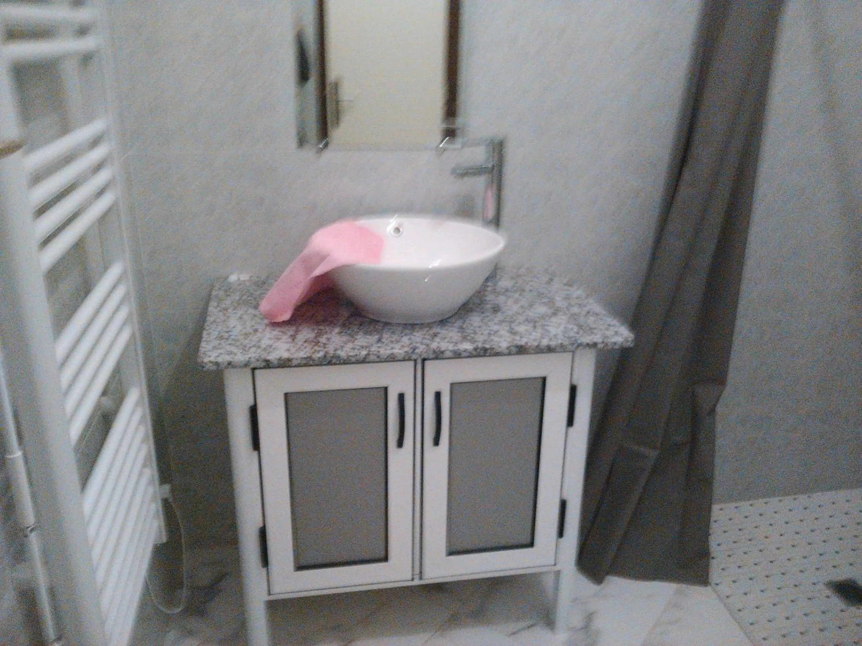 Bathroom in MAISON D’HÔTE LES TORTUES -