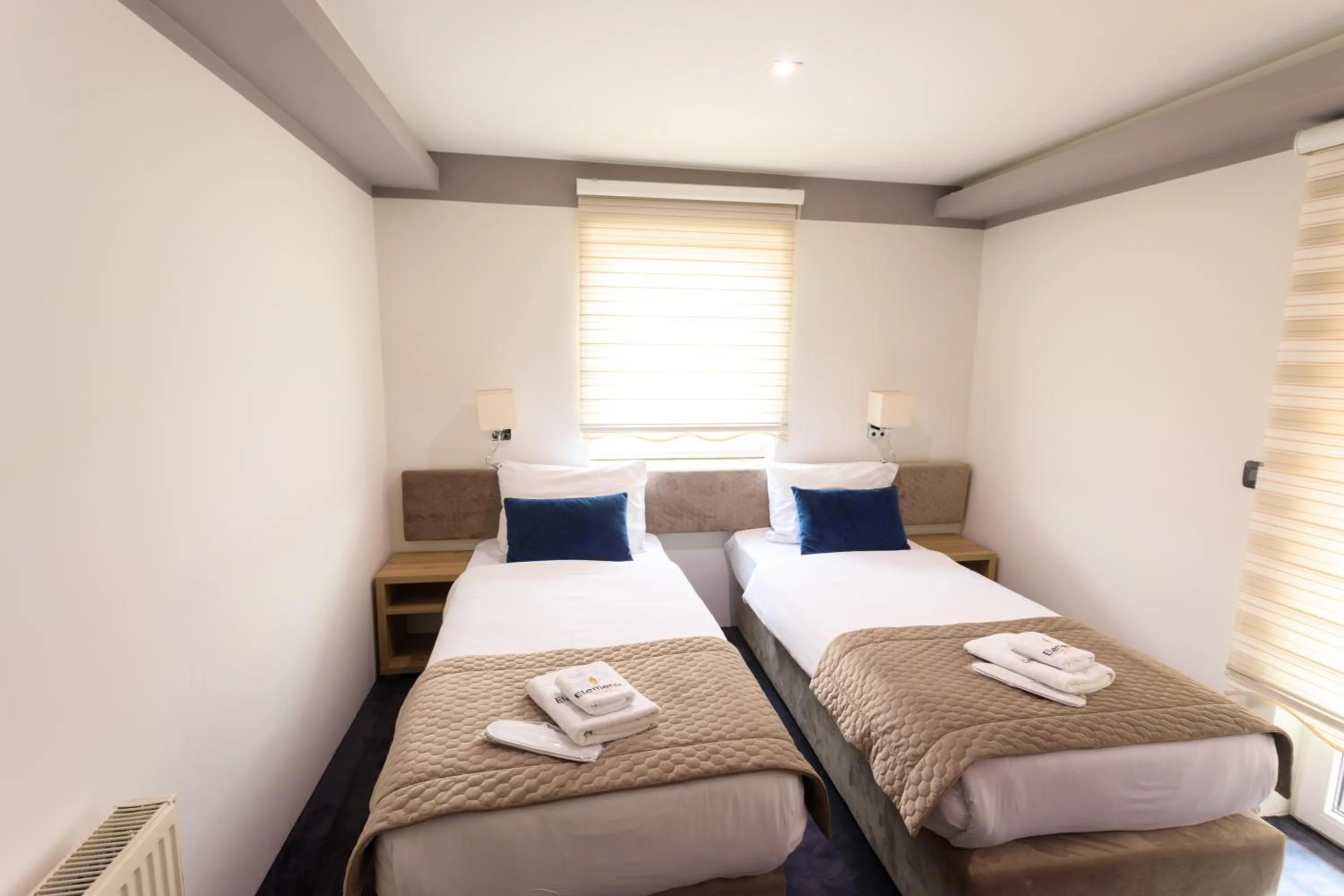 Photo of the whole room, Bed in Hotel Elements