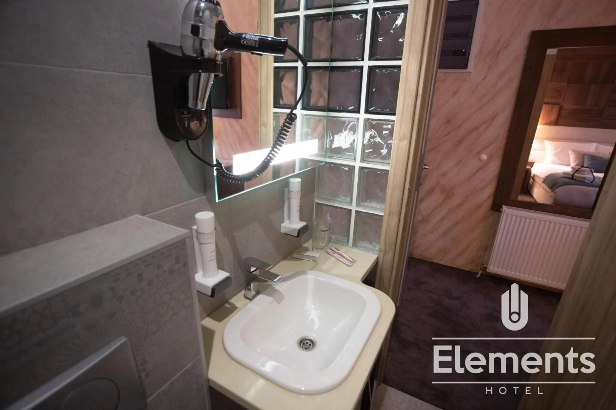 Shower in Hotel Elements