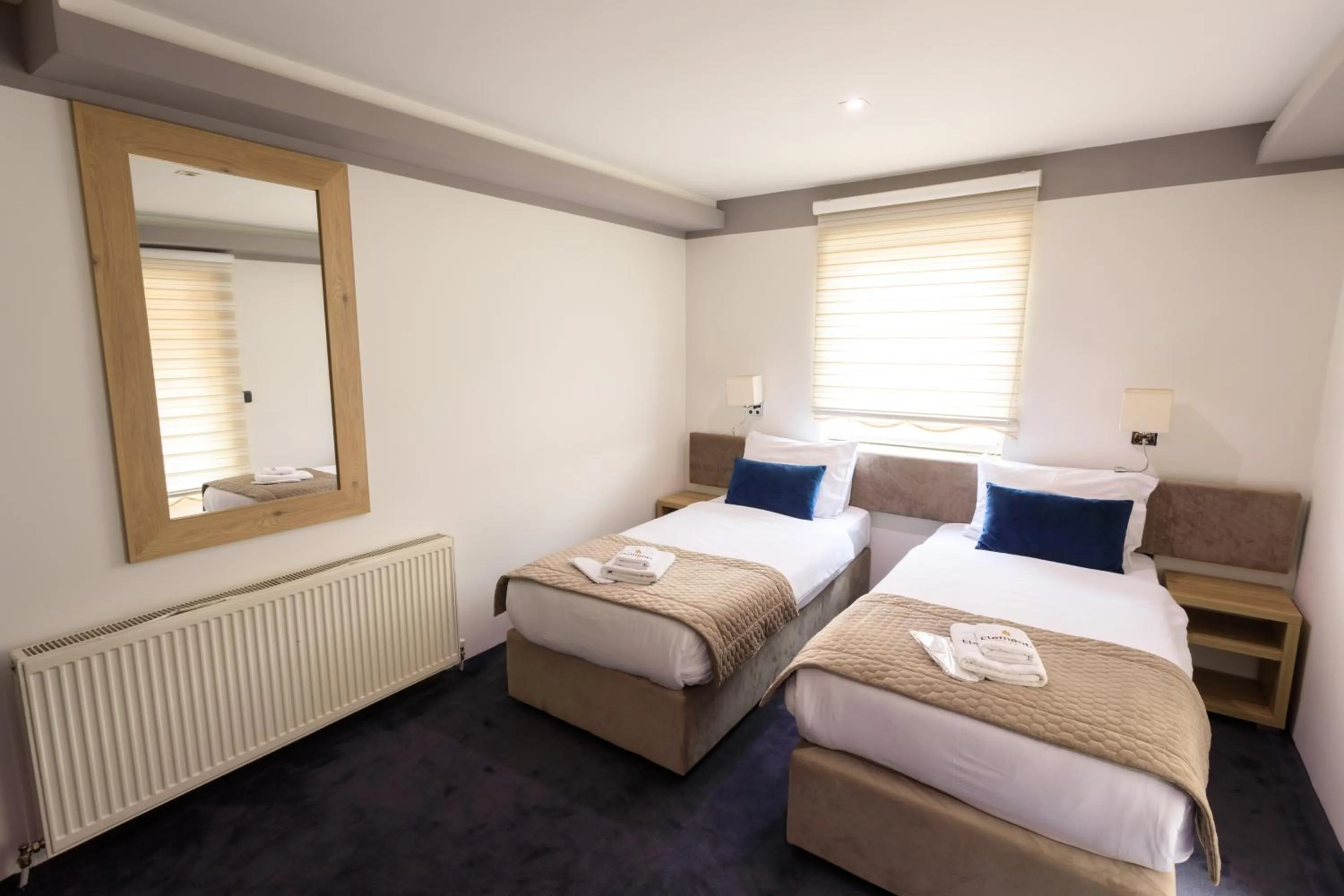 Photo of the whole room, Bed in Hotel Elements