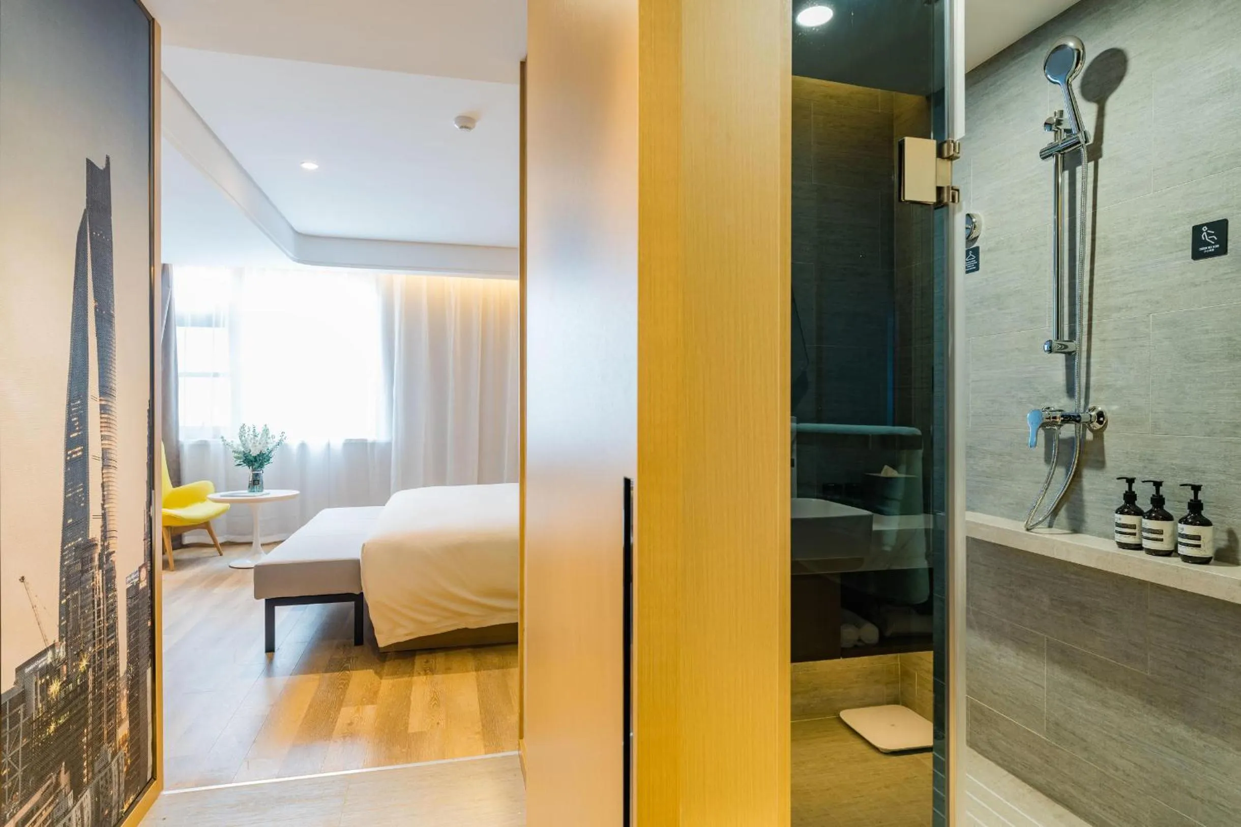 Bathroom, Bed in Atour S Hotel Lujiazui Oriental Pearl Shanghai