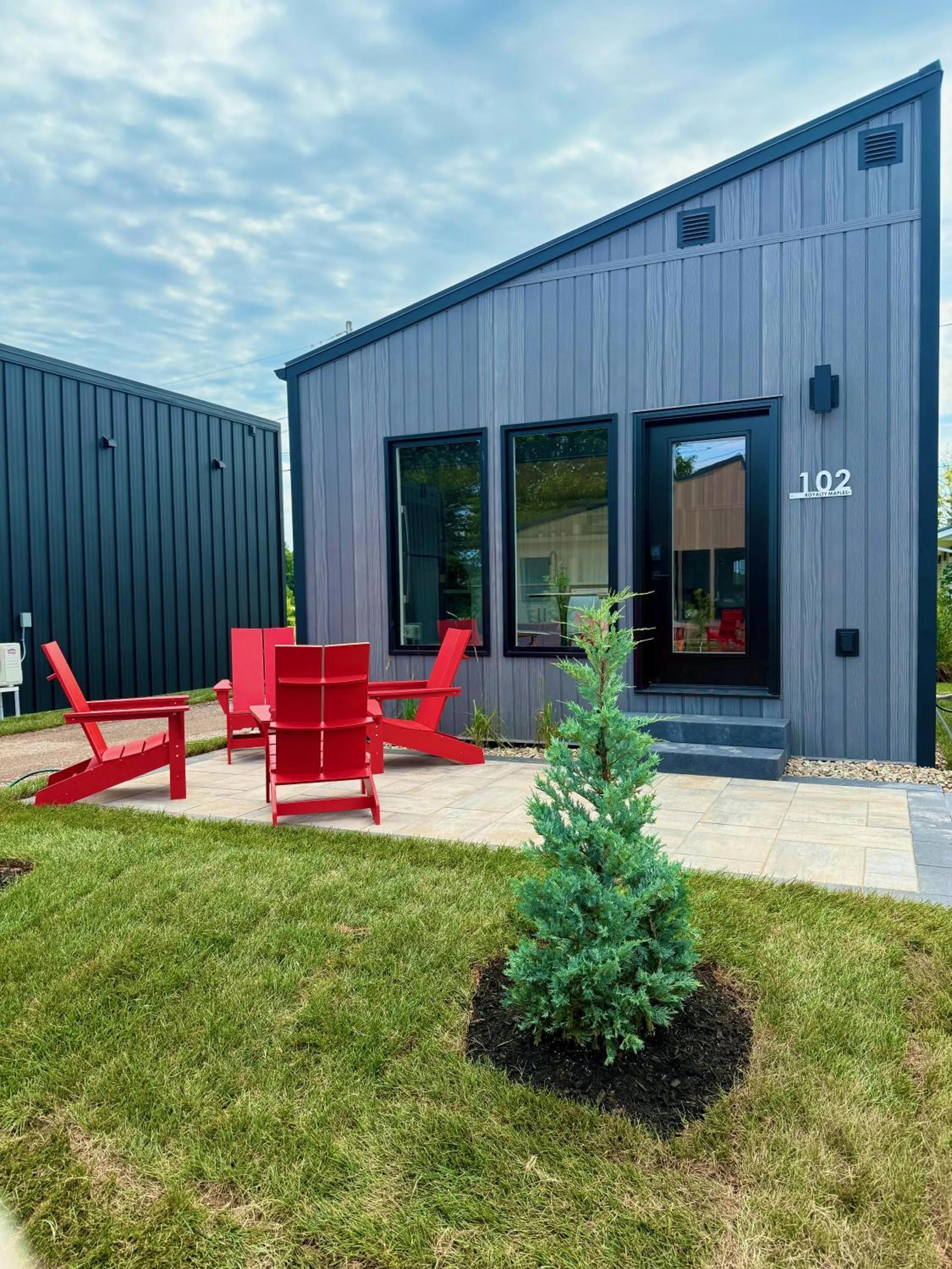 Royalty Maples Motel & Cottages