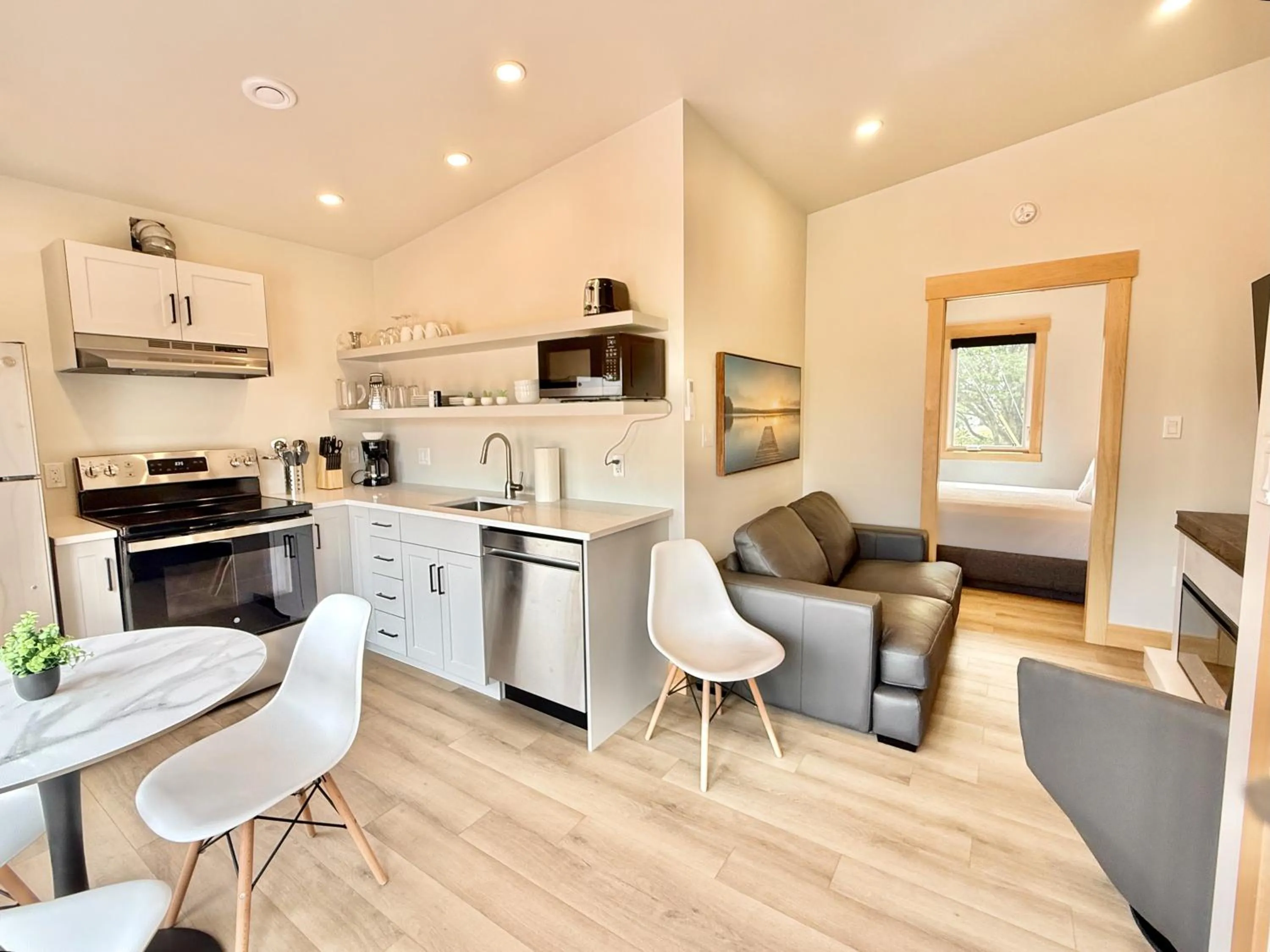 Royalty Maples Motel & Cottages