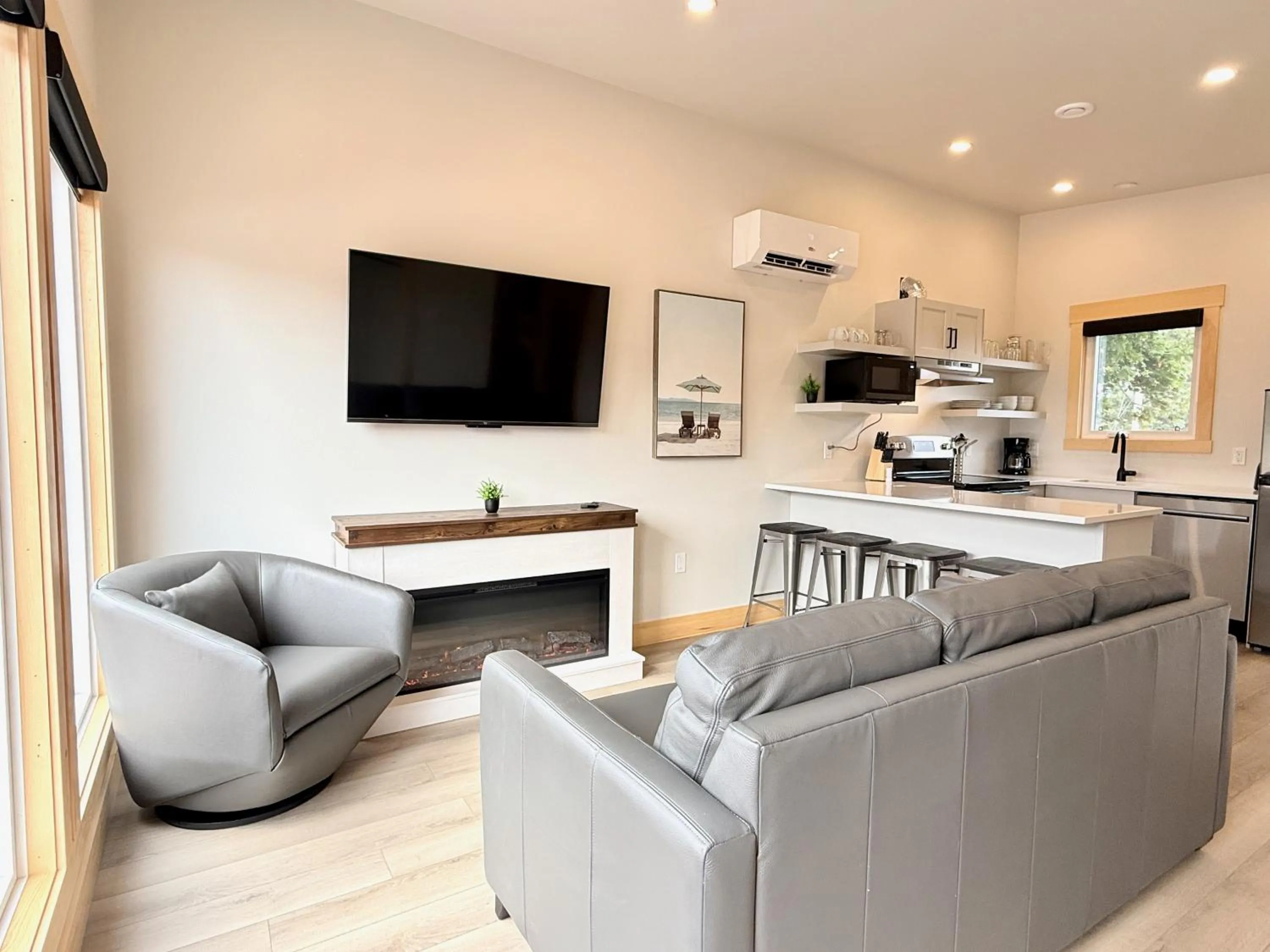 Royalty Maples Motel & Cottages