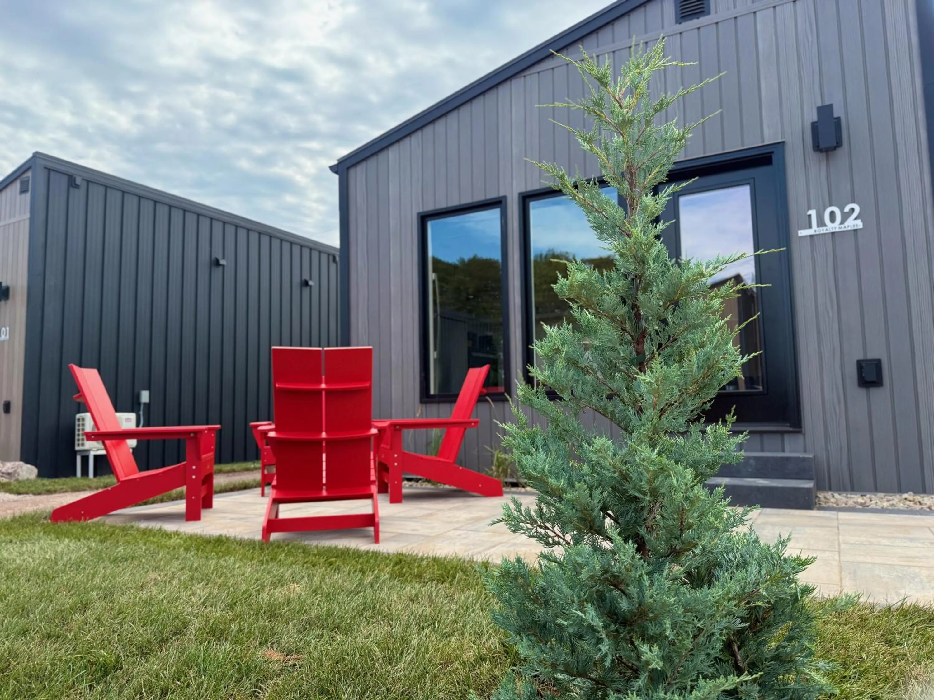 Royalty Maples Motel & Cottages