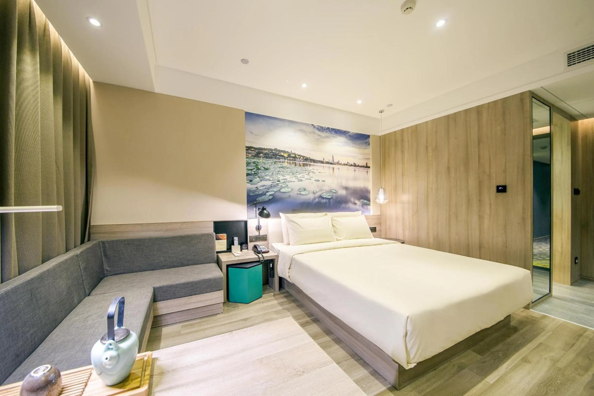 Bed in Atour Hotel Shengtai West Road South Railway Station Nanjing