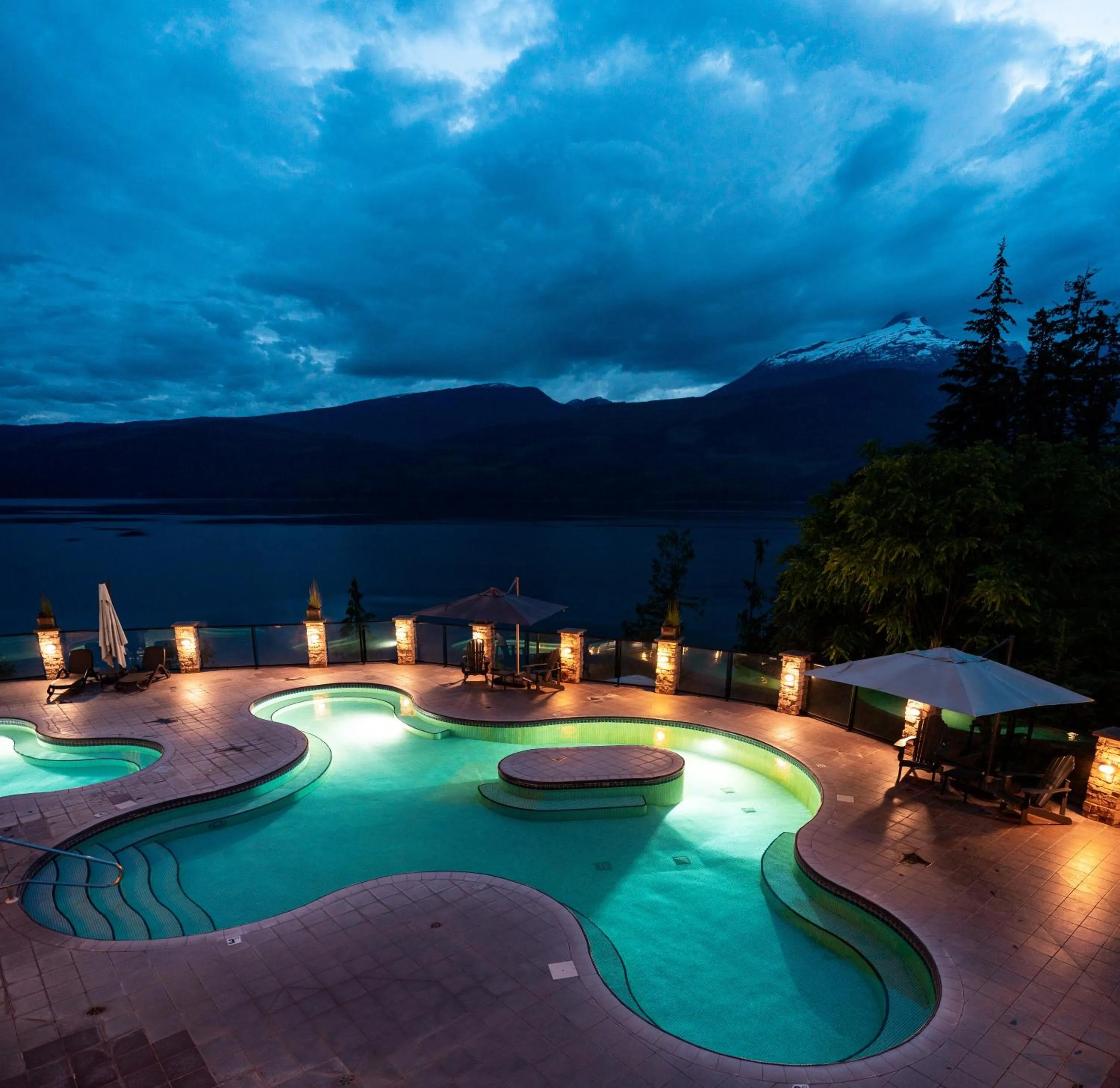 Night in Halcyon Hot Springs Resort