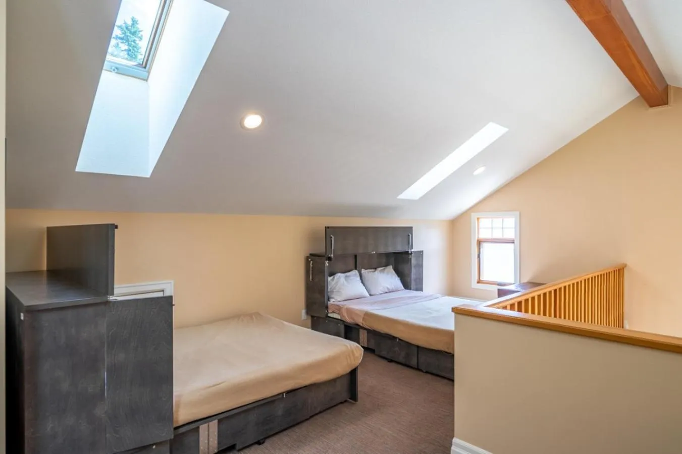 Bed in Halcyon Hot Springs Resort