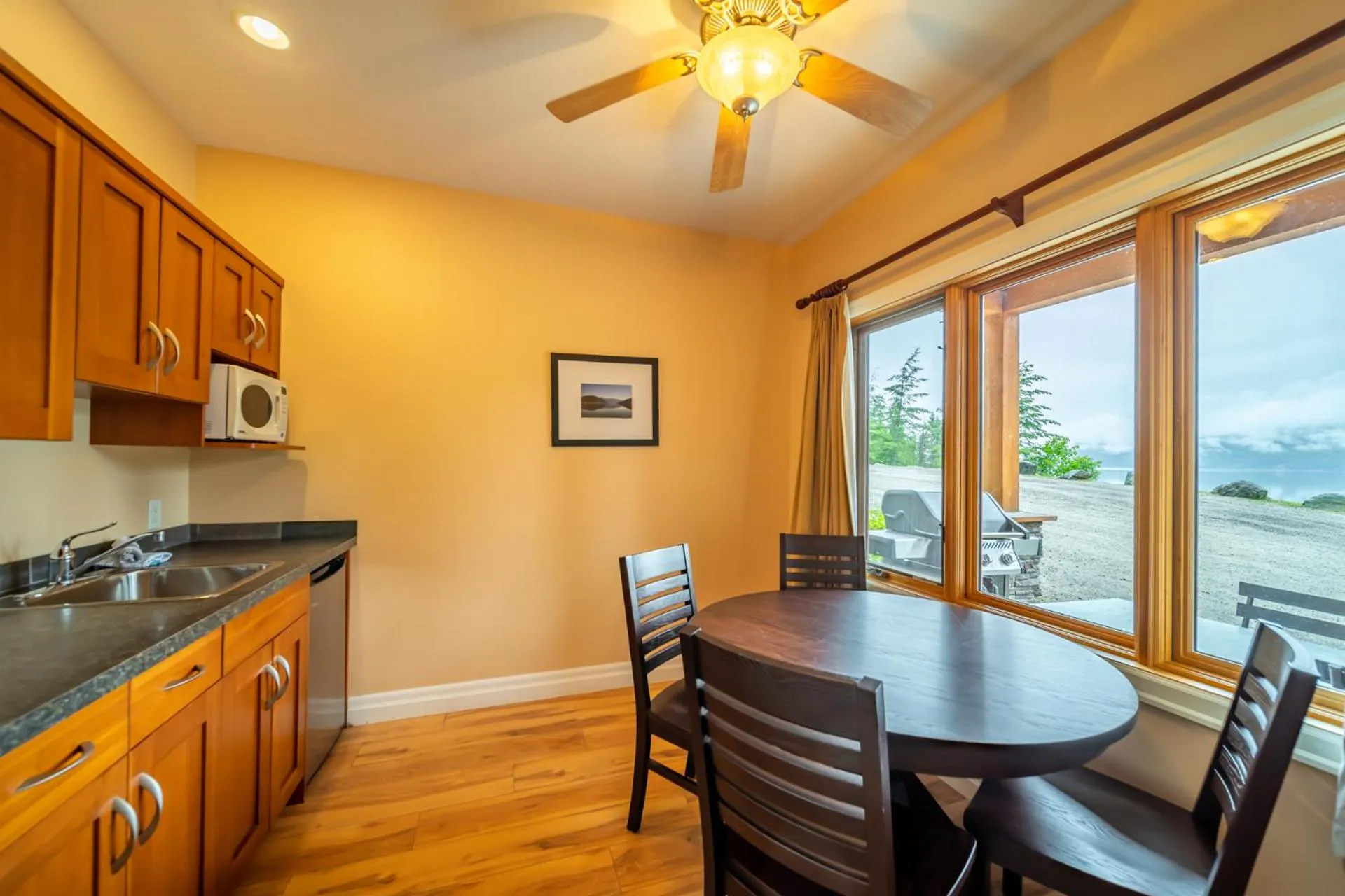 Dining area in Halcyon Hot Springs Resort