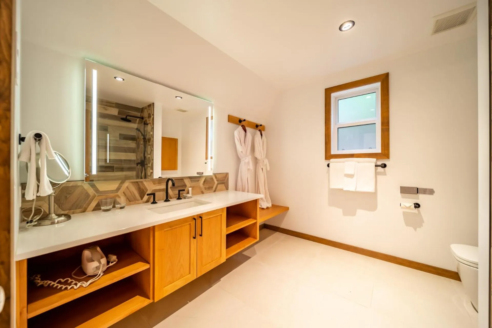 Bathroom in Halcyon Hot Springs Resort