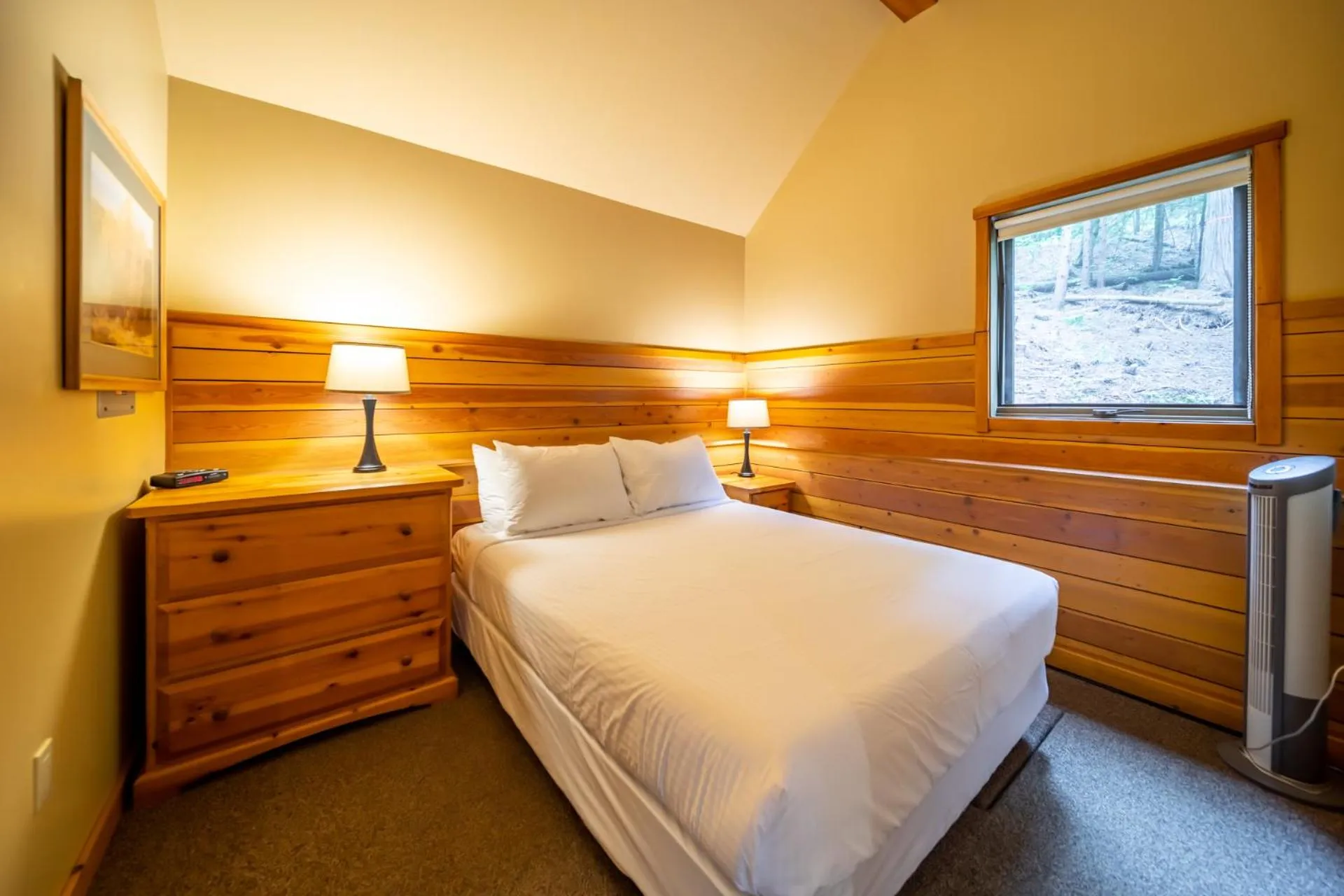 Bed in Halcyon Hot Springs Resort