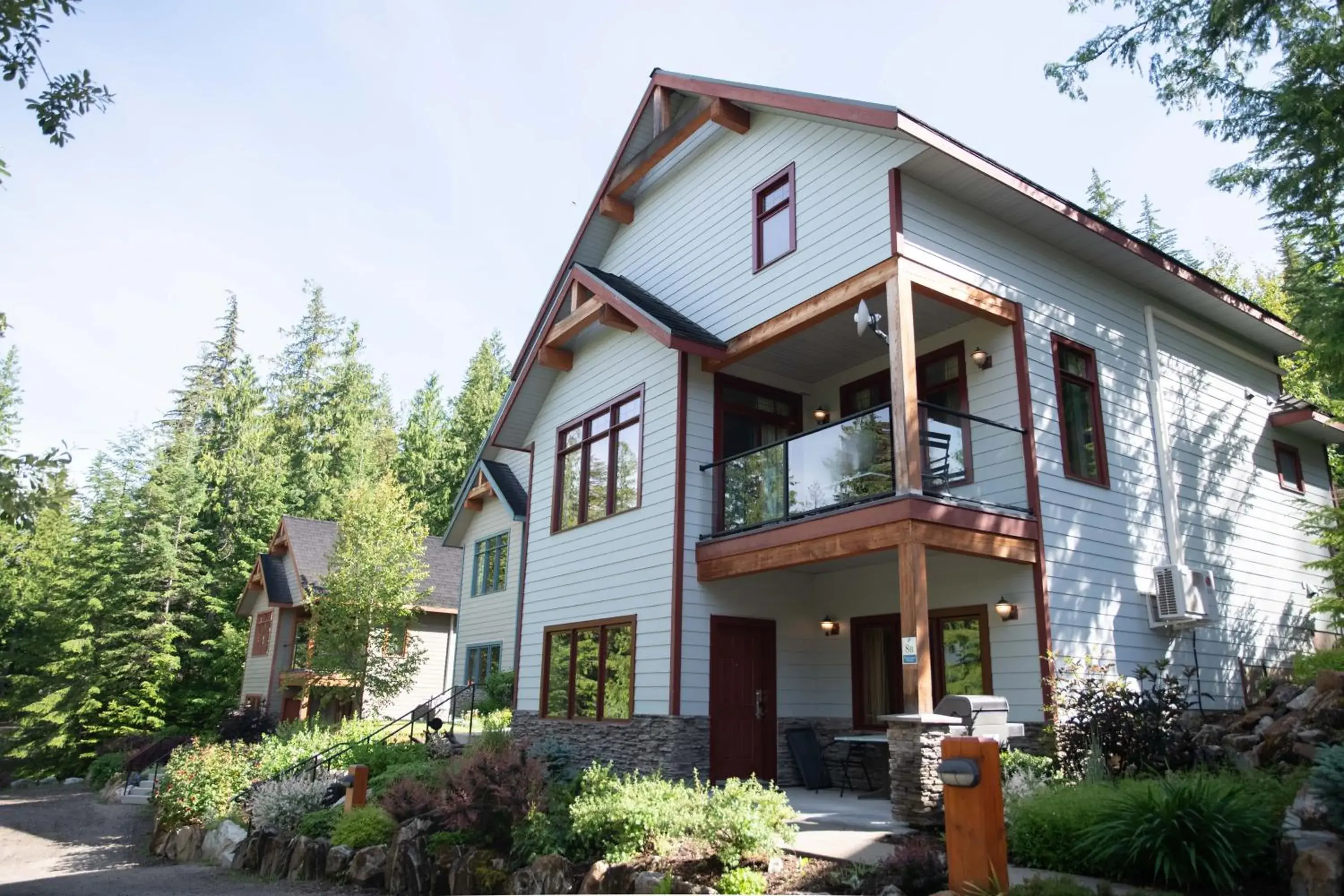 Superior Chalet in Halcyon Hot Springs Resort Superior Chalet in Halcyon Hot Springs Resort