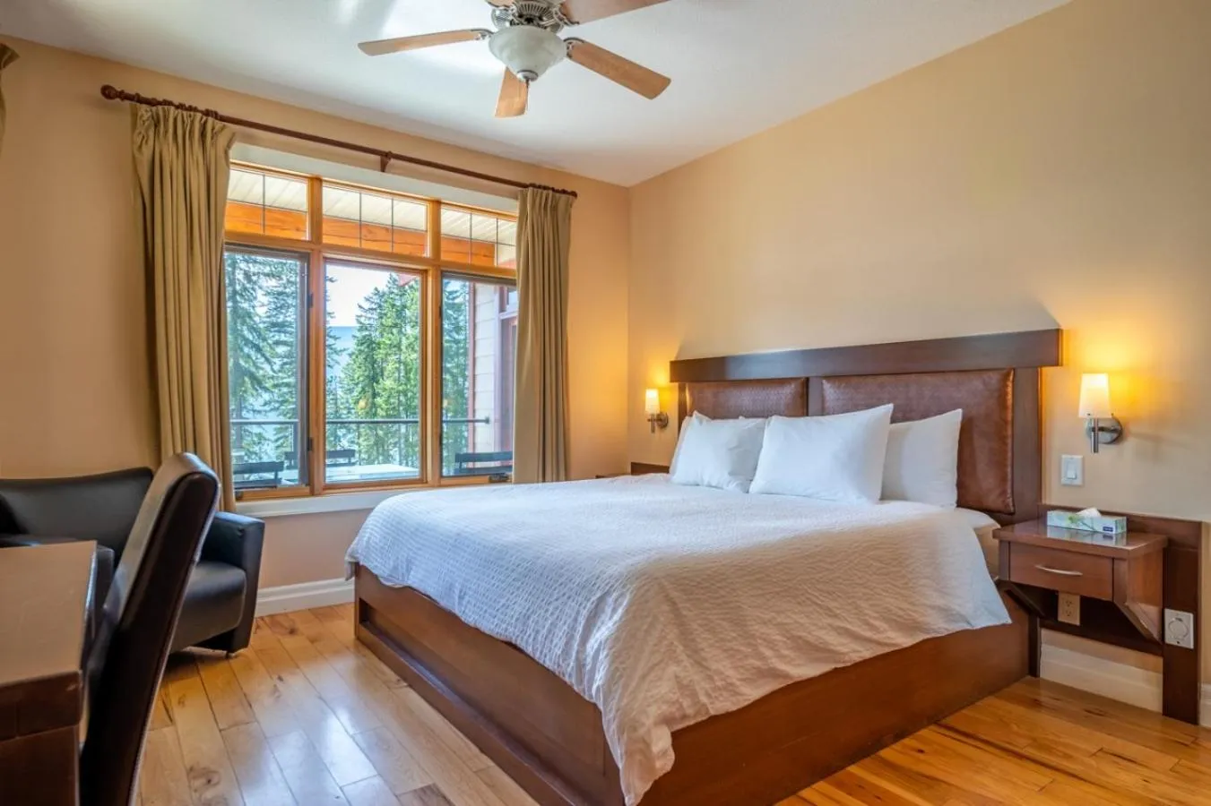 Bed in Halcyon Hot Springs Resort