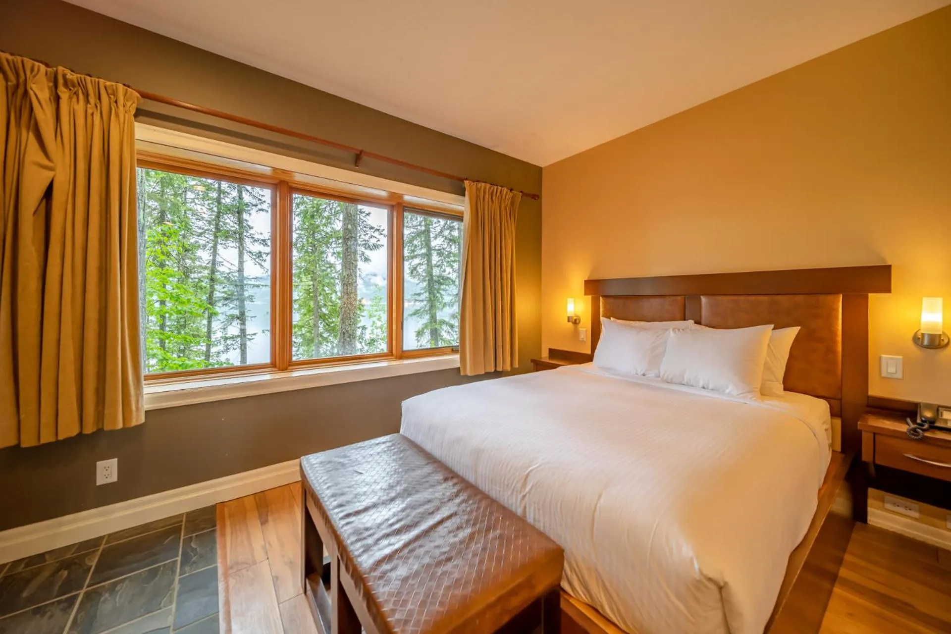 Bed in Halcyon Hot Springs Resort