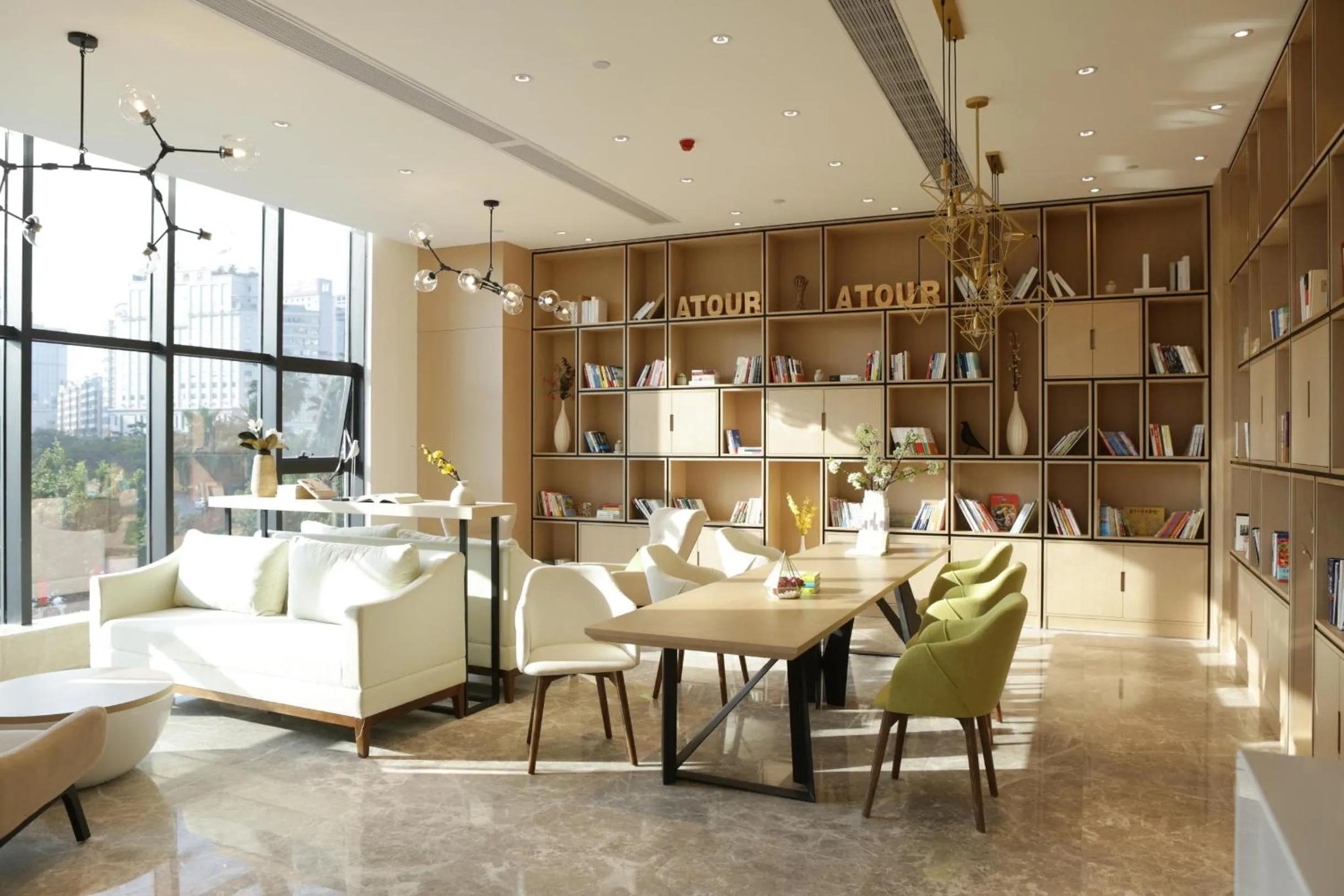 Atour Hotel High Speed Railway Station Maoming