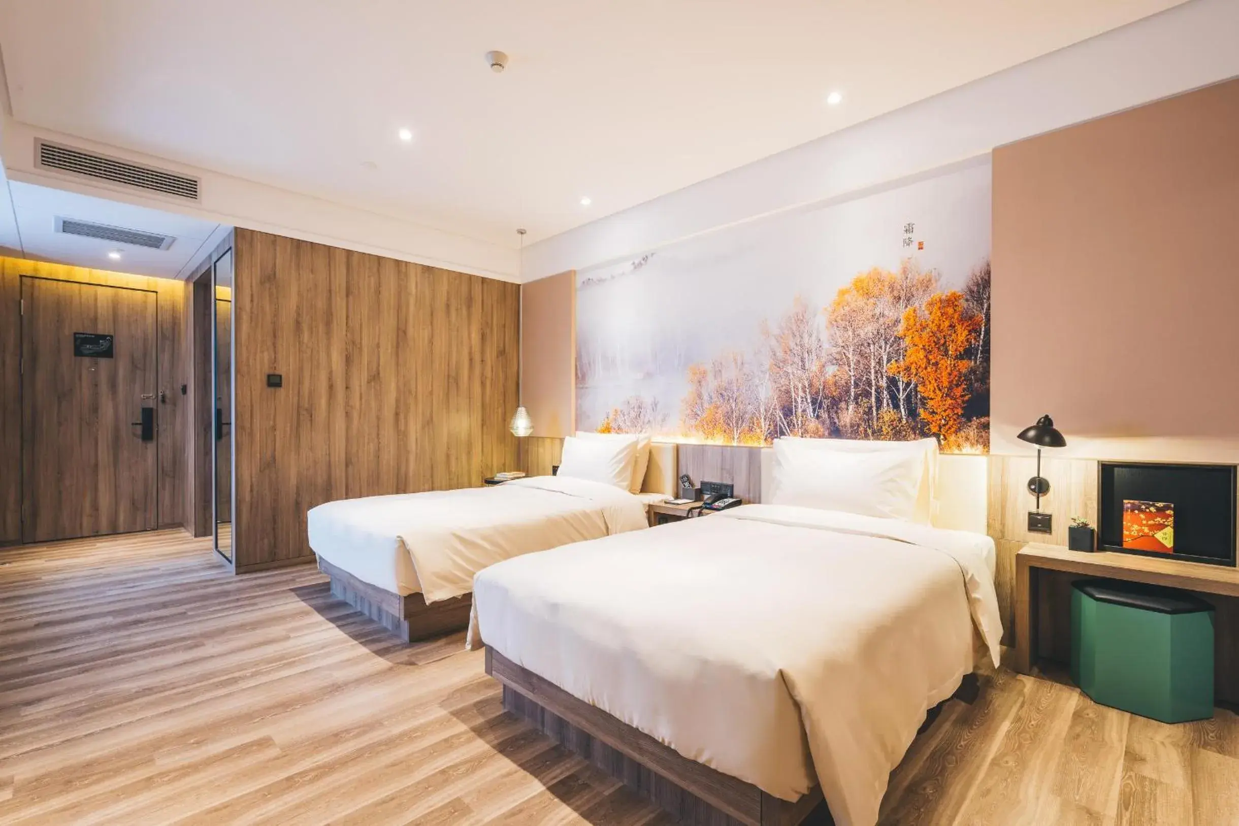 Bed in Atour Hotel Hongqiao Hub National Exhibition Center Shanghai Bed in Atour Hotel Hongqiao Hub National Exhibition Center Shanghai