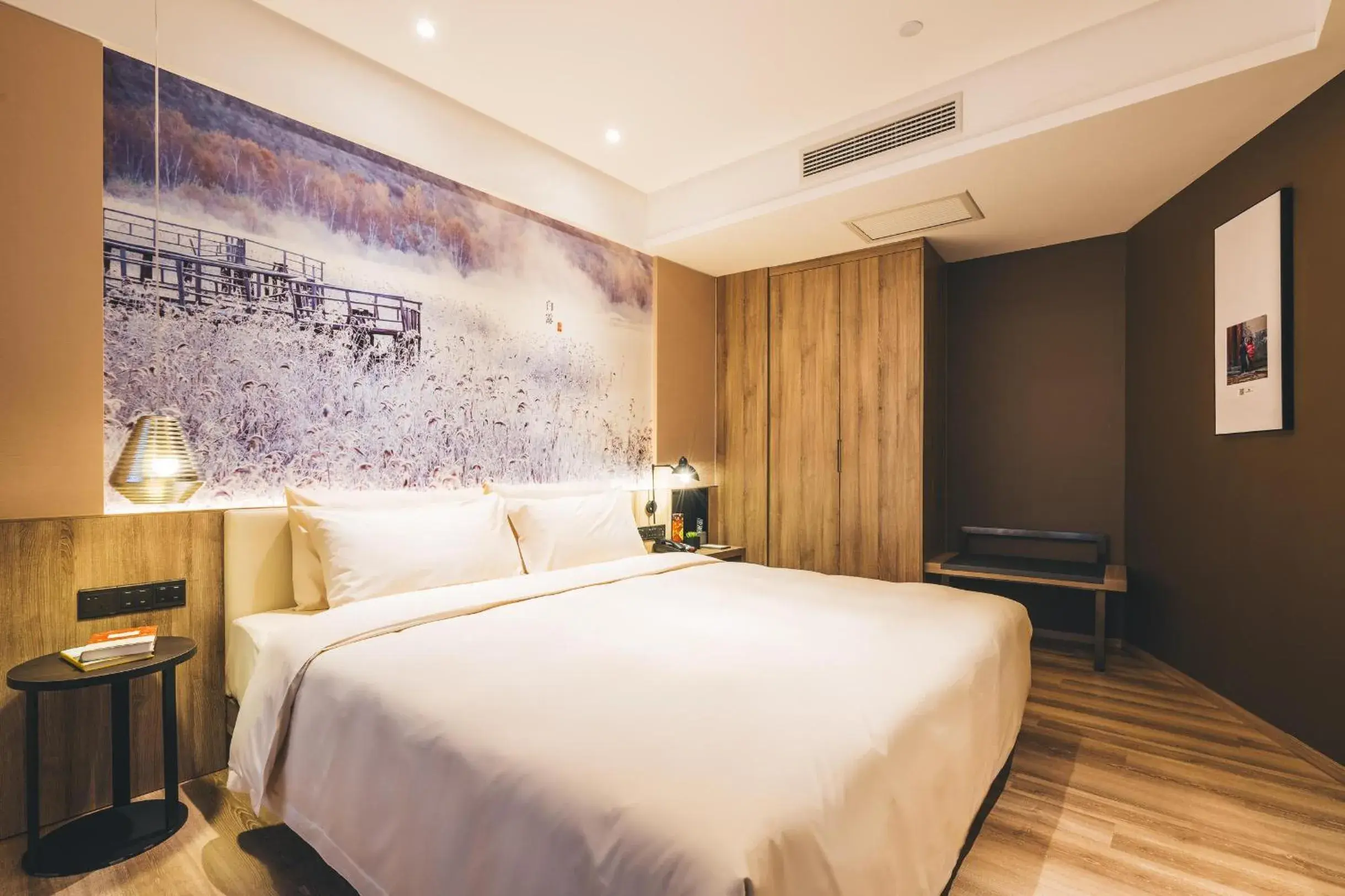 Bed in Atour Hotel Hongqiao Hub National Exhibition Center Shanghai Bed in Atour Hotel Hongqiao Hub National Exhibition Center Shanghai