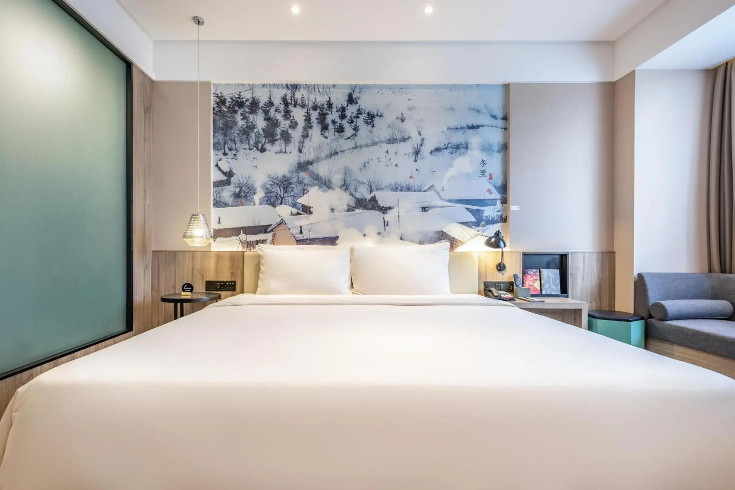 Bed in Atour Hotel Hongqiao Hub National Exhibition Center Shanghai Bed in Atour Hotel Hongqiao Hub National Exhibition Center Shanghai