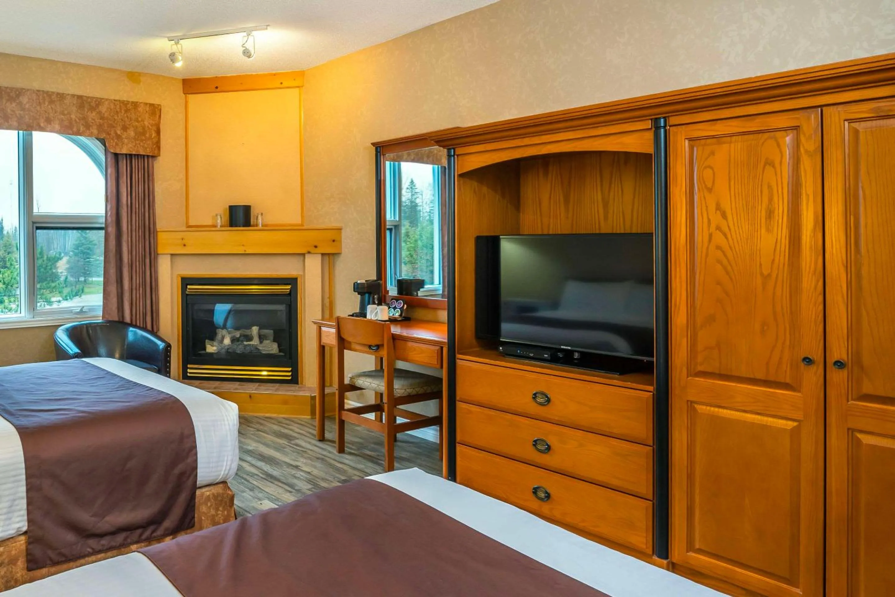 Bedroom, Bed in Cedar Meadows Resort & Spa, an Ascend Collection Resort