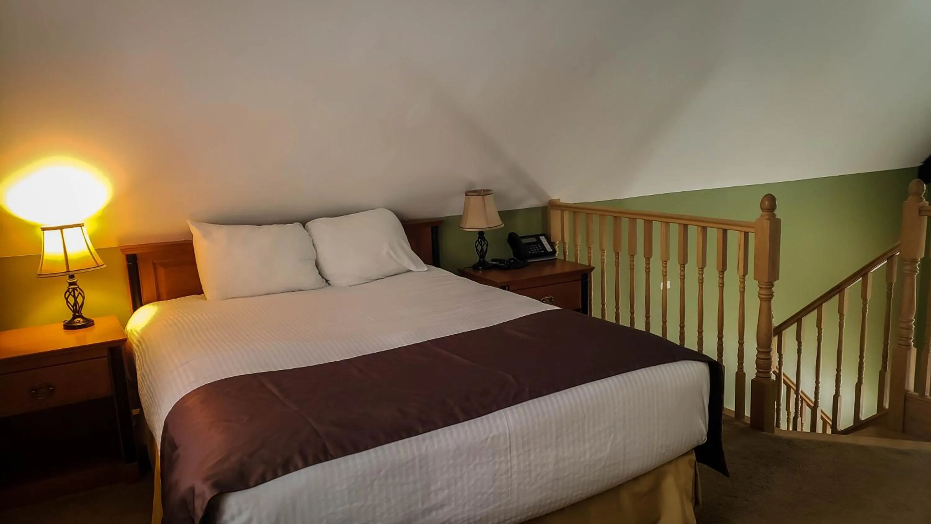 Bed in Cedar Meadows Resort & Spa, an Ascend Collection Resort