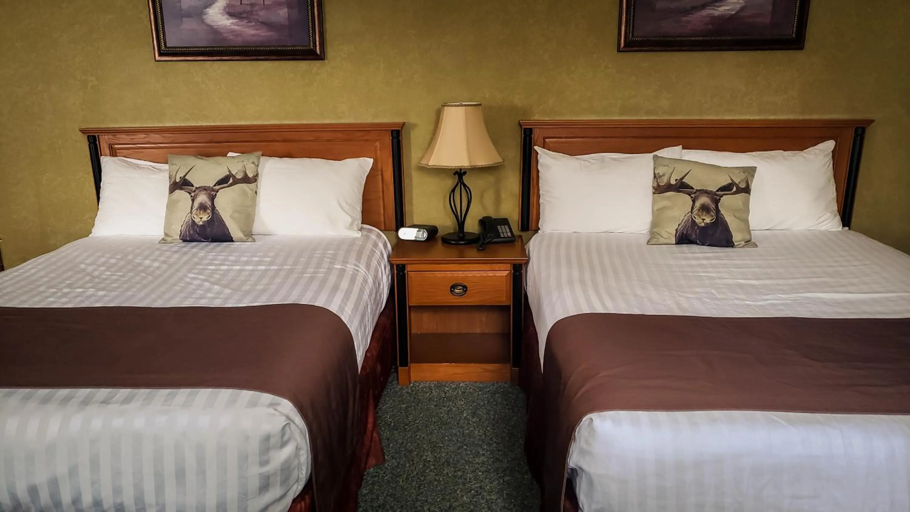 Bed in Cedar Meadows Resort & Spa, an Ascend Collection Resort