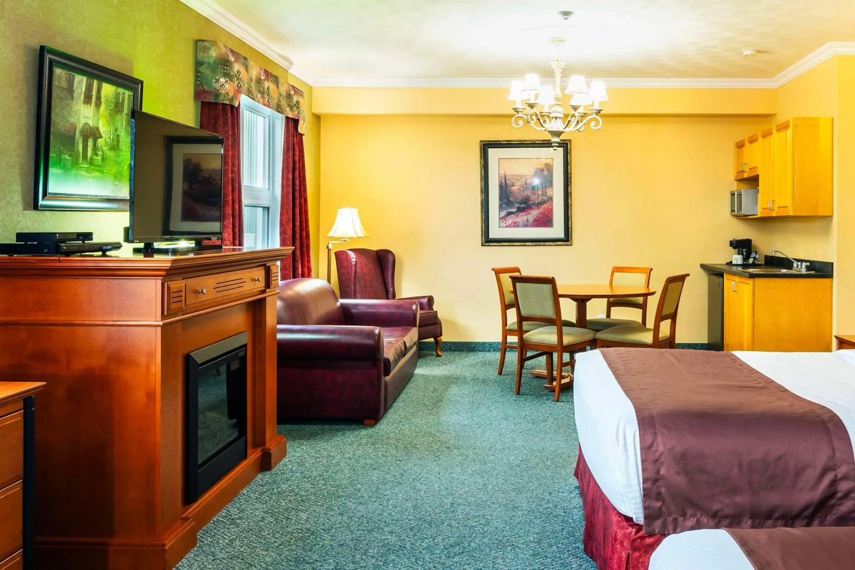 Bedroom in Cedar Meadows Resort & Spa, an Ascend Collection Resort Bedroom in Cedar Meadows Resort & Spa, an Ascend Collection Resort