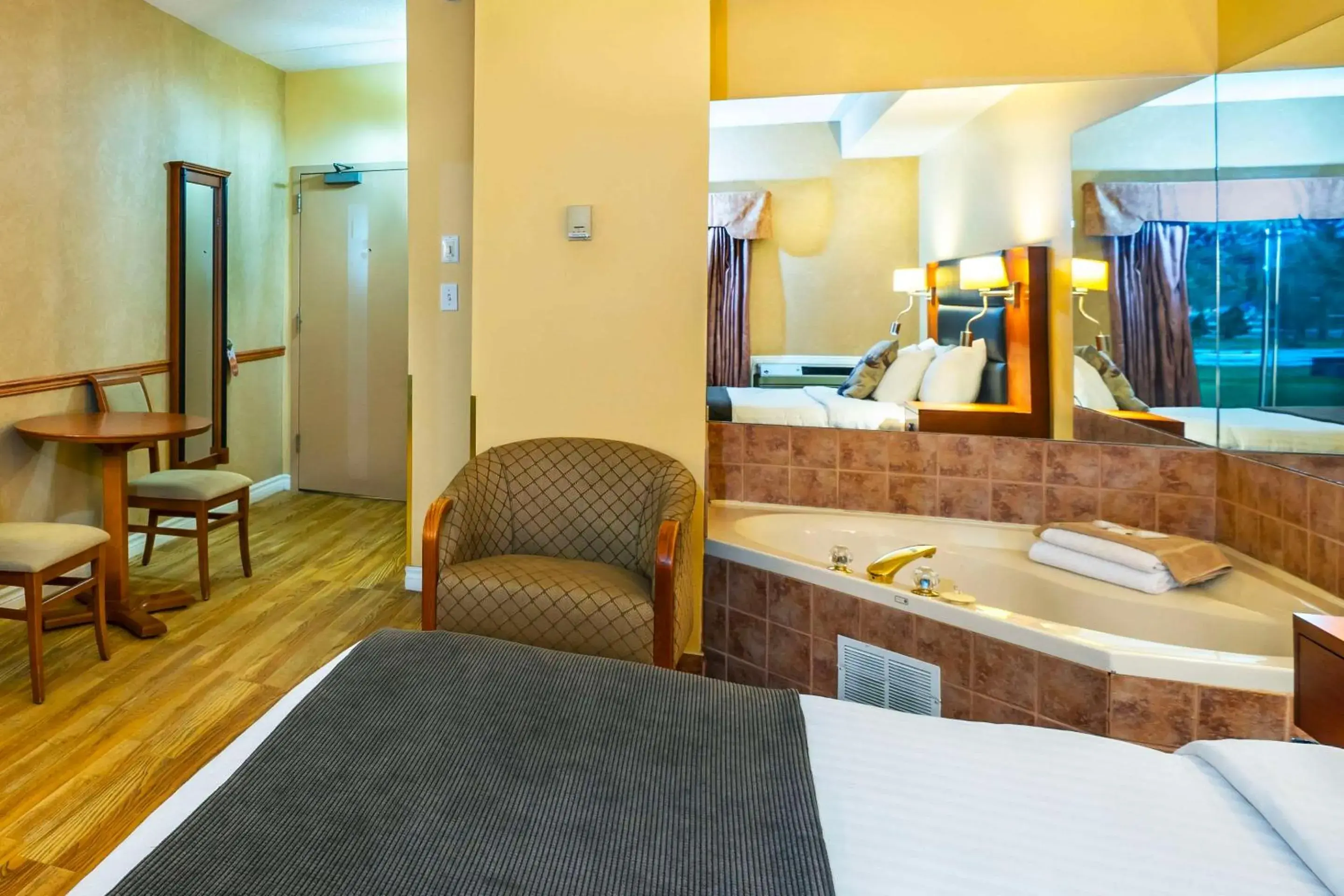 Bedroom, Bed in Cedar Meadows Resort & Spa, an Ascend Collection Resort Bedroom, Bed in Cedar Meadows Resort & Spa, an Ascend Collection Resort