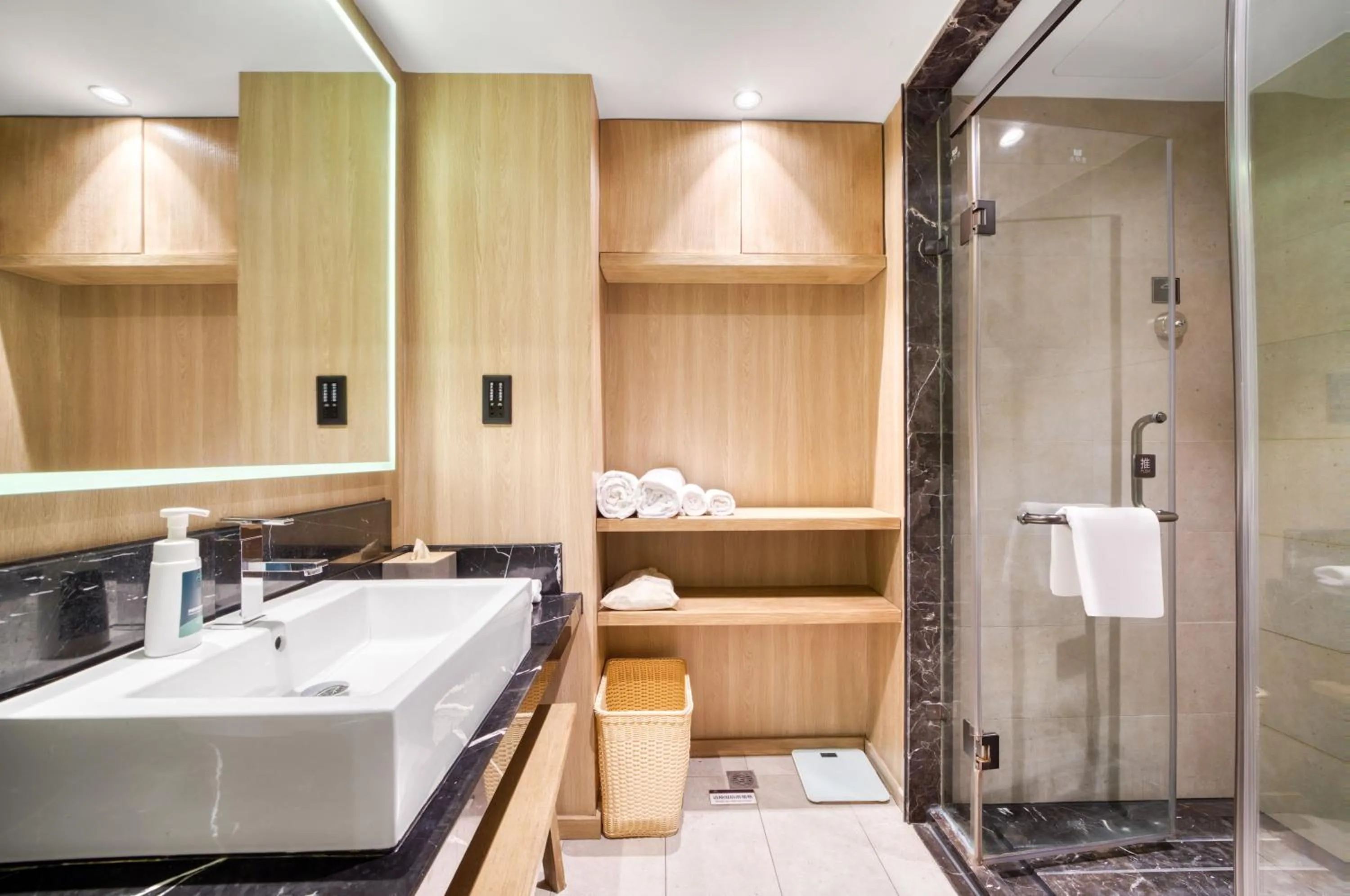 Restaurant/places to eat in Atour Hotel Canal Hangzhou