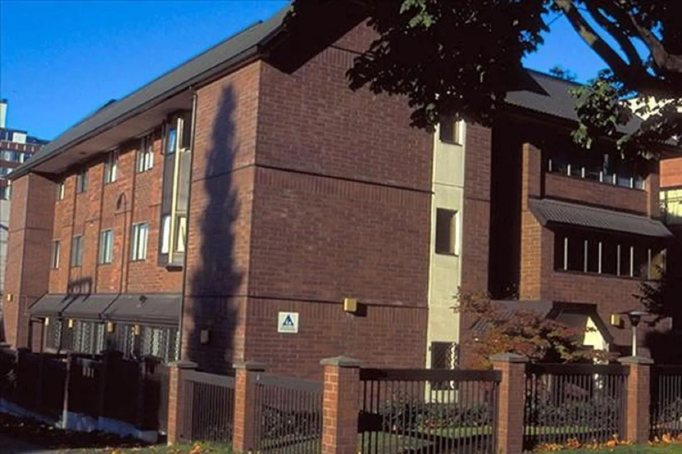 Property building in HI Vancouver Downtown - Hostel